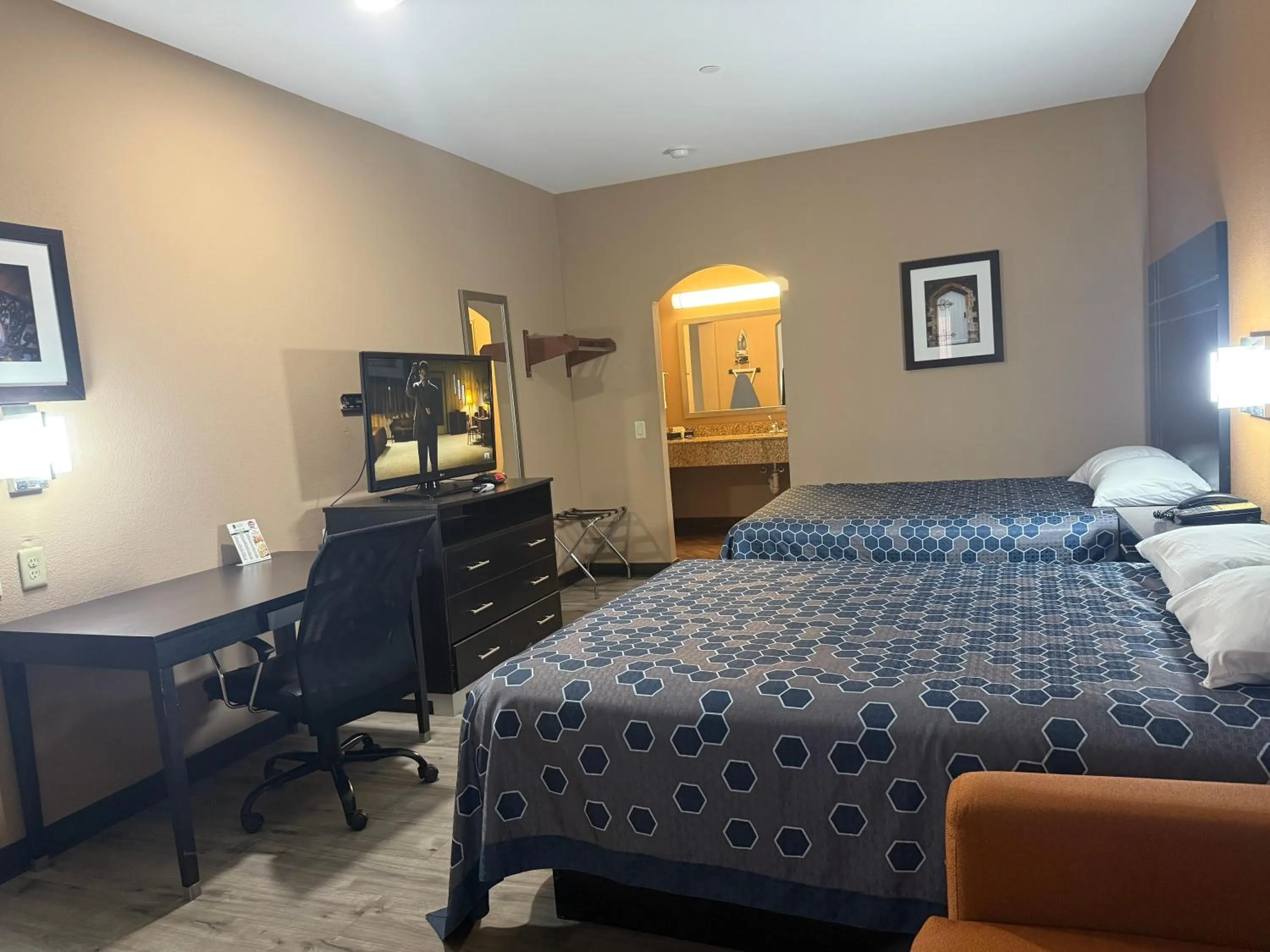 Bed in Executive Inn & Suites