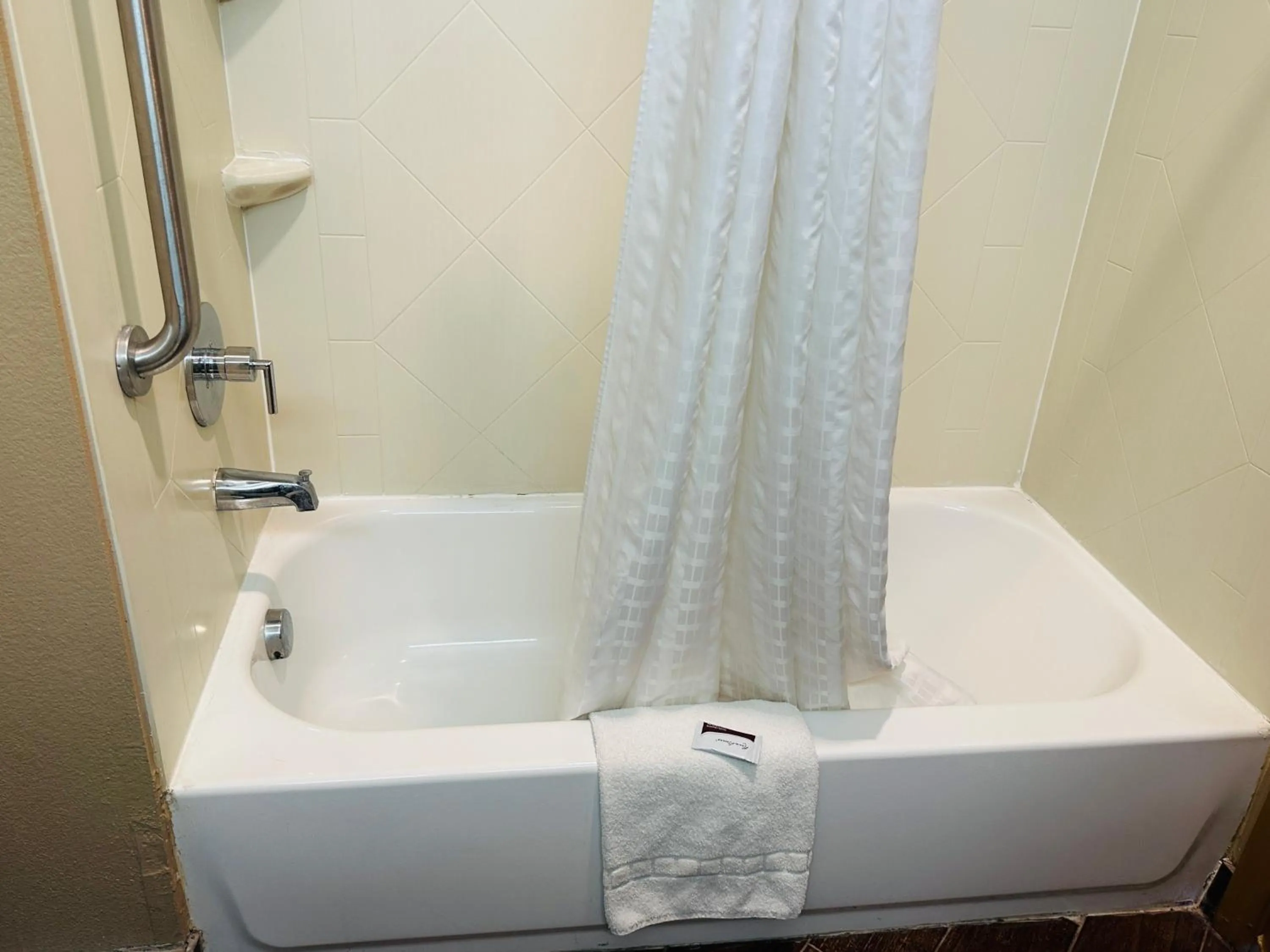 Bath in Executive Inn & Suites