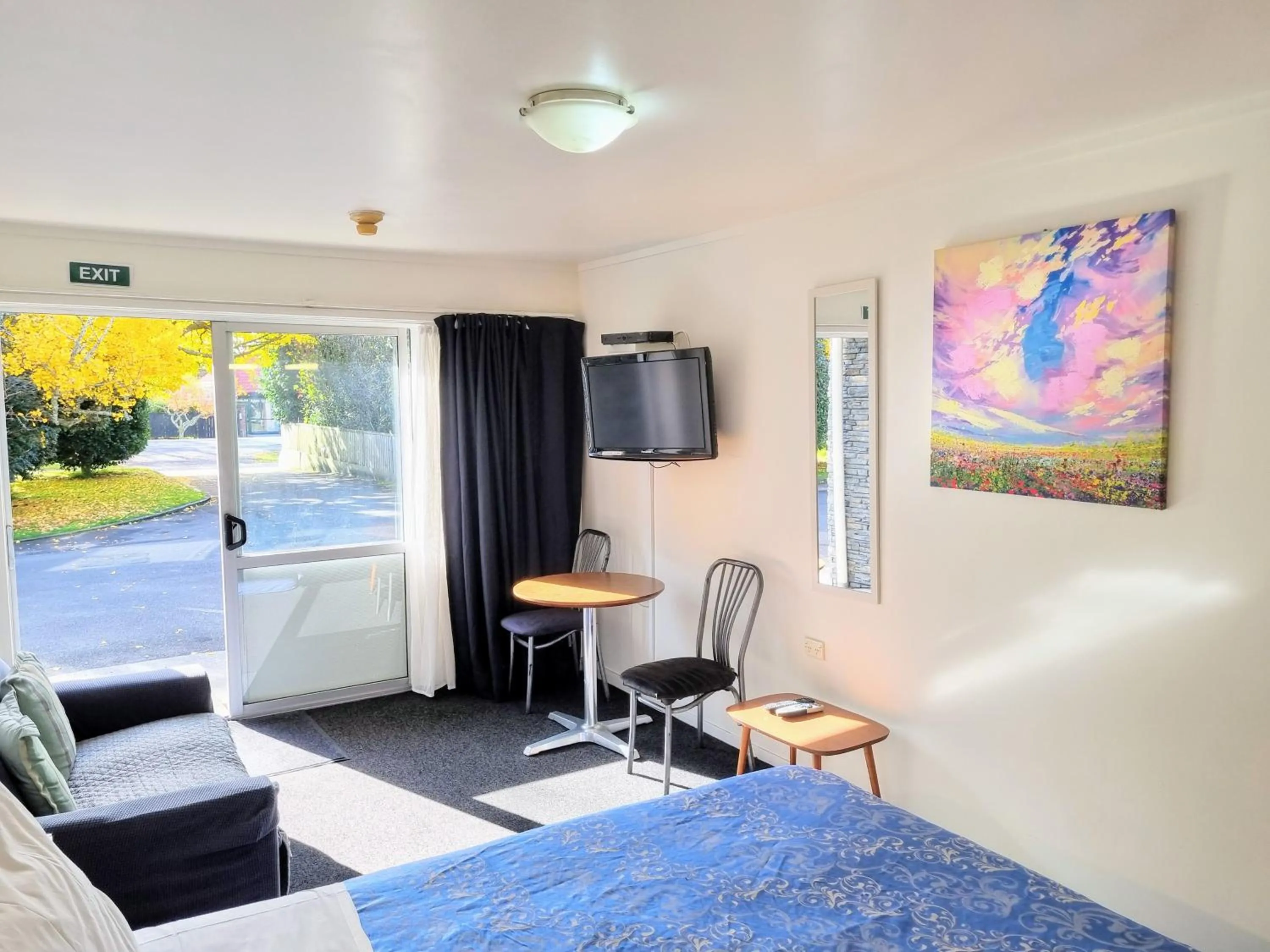 Bed in Cambrian Lodge Motel