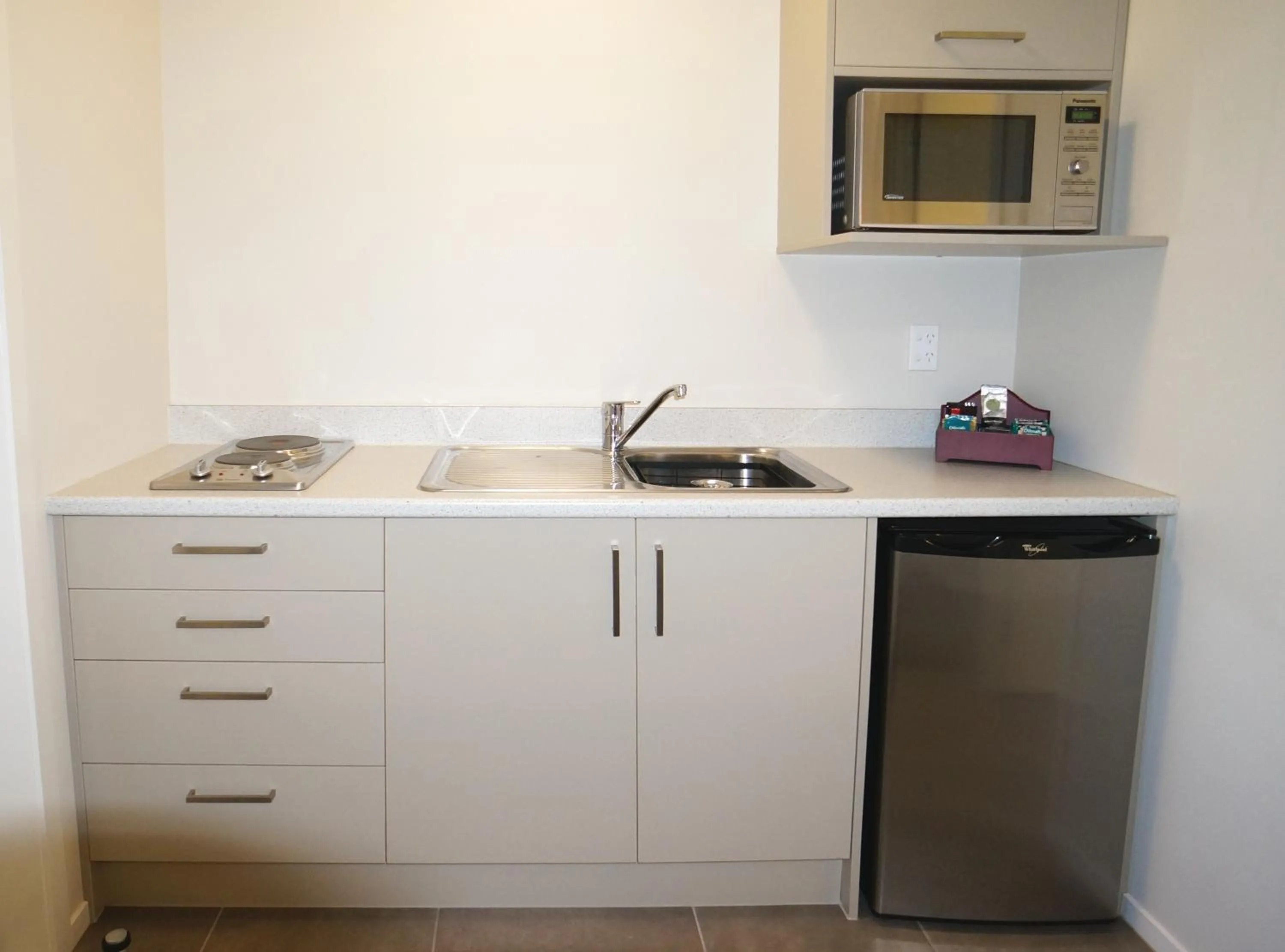 Kitchen or kitchenette in Brooklyn Motor Lodge