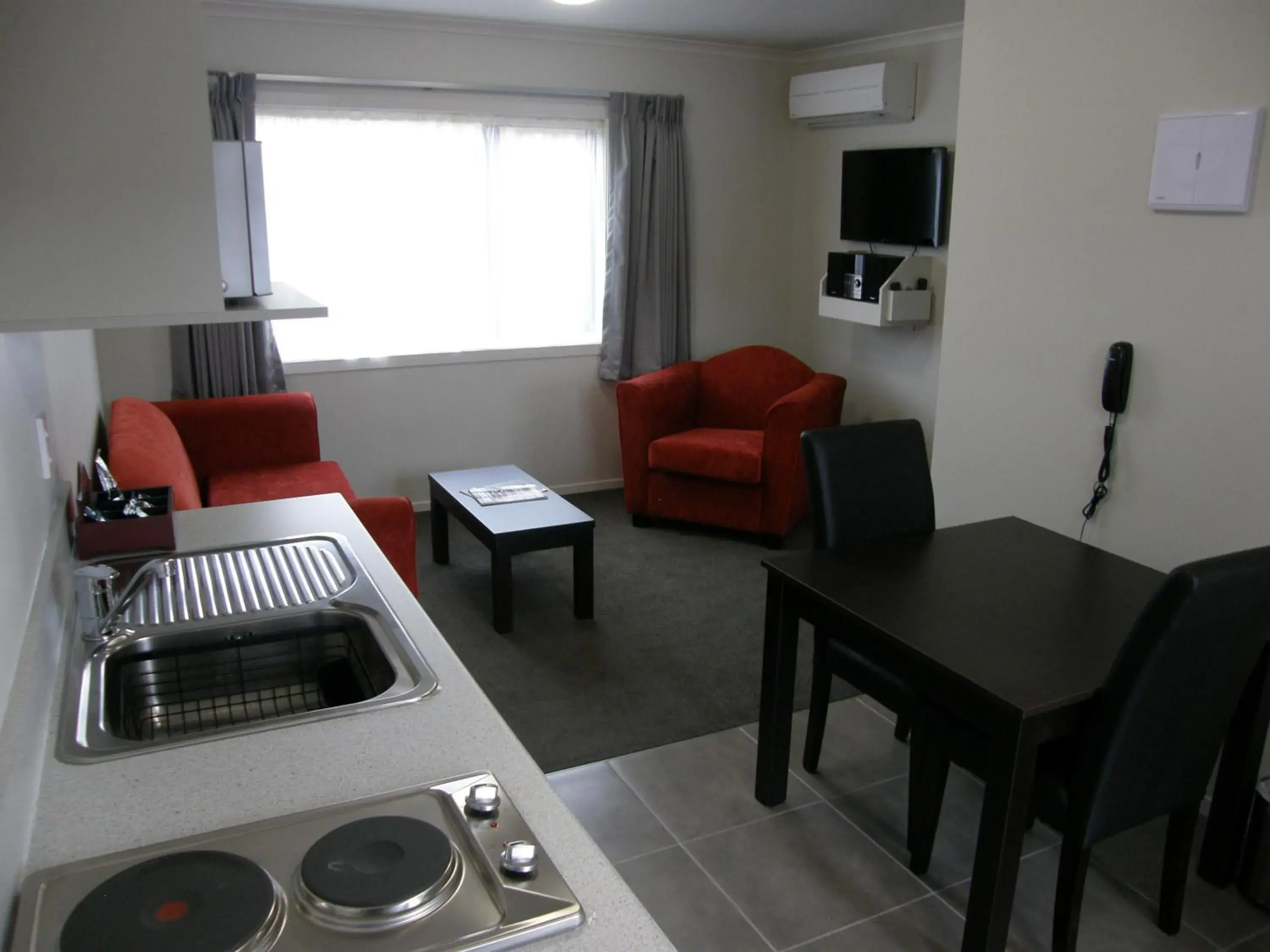 One-Bedroom Apartment in Brooklyn Motor Lodge One-Bedroom Apartment in Brooklyn Motor Lodge