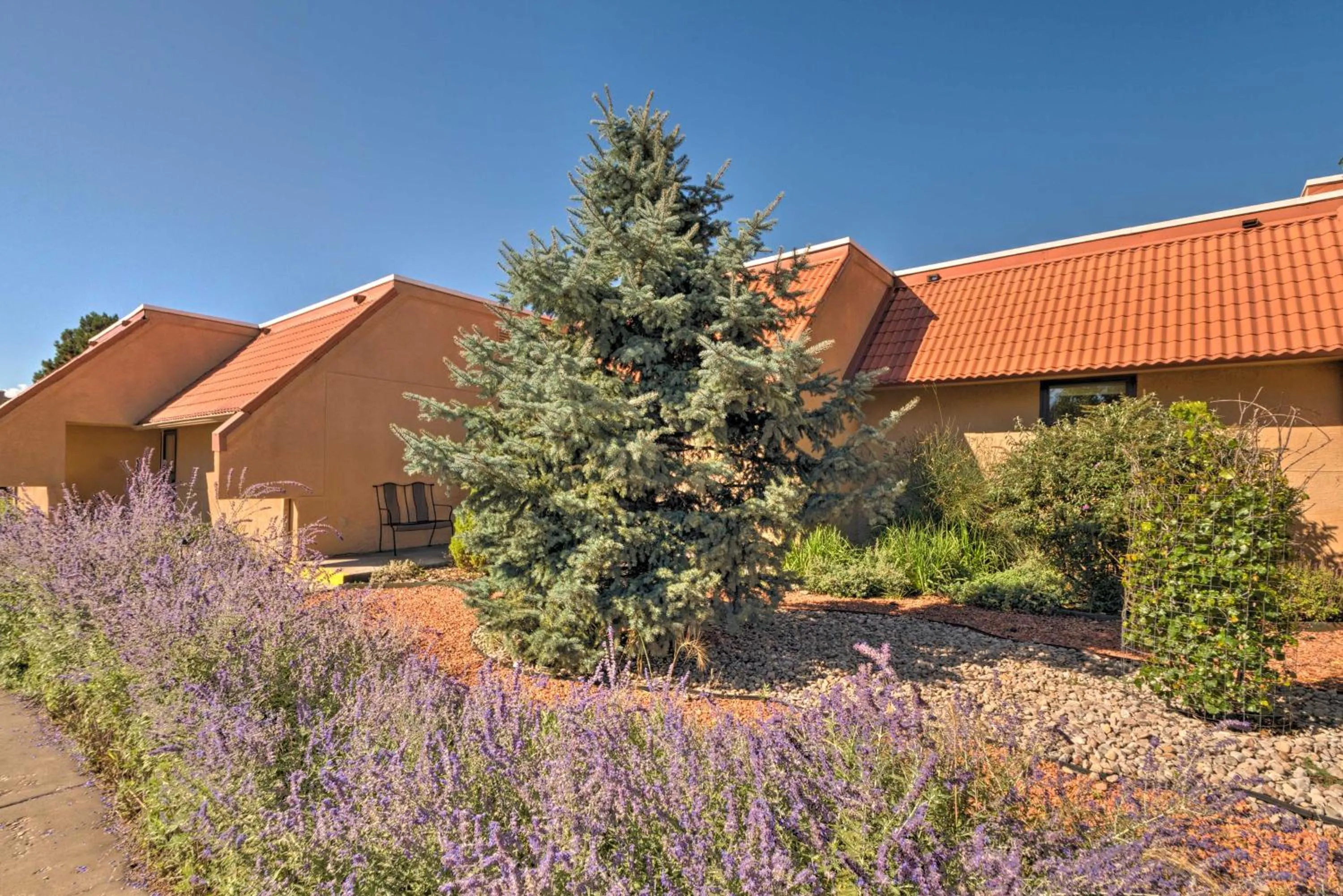 Bright Ruidoso Condo with Deck and Golf Course Views!