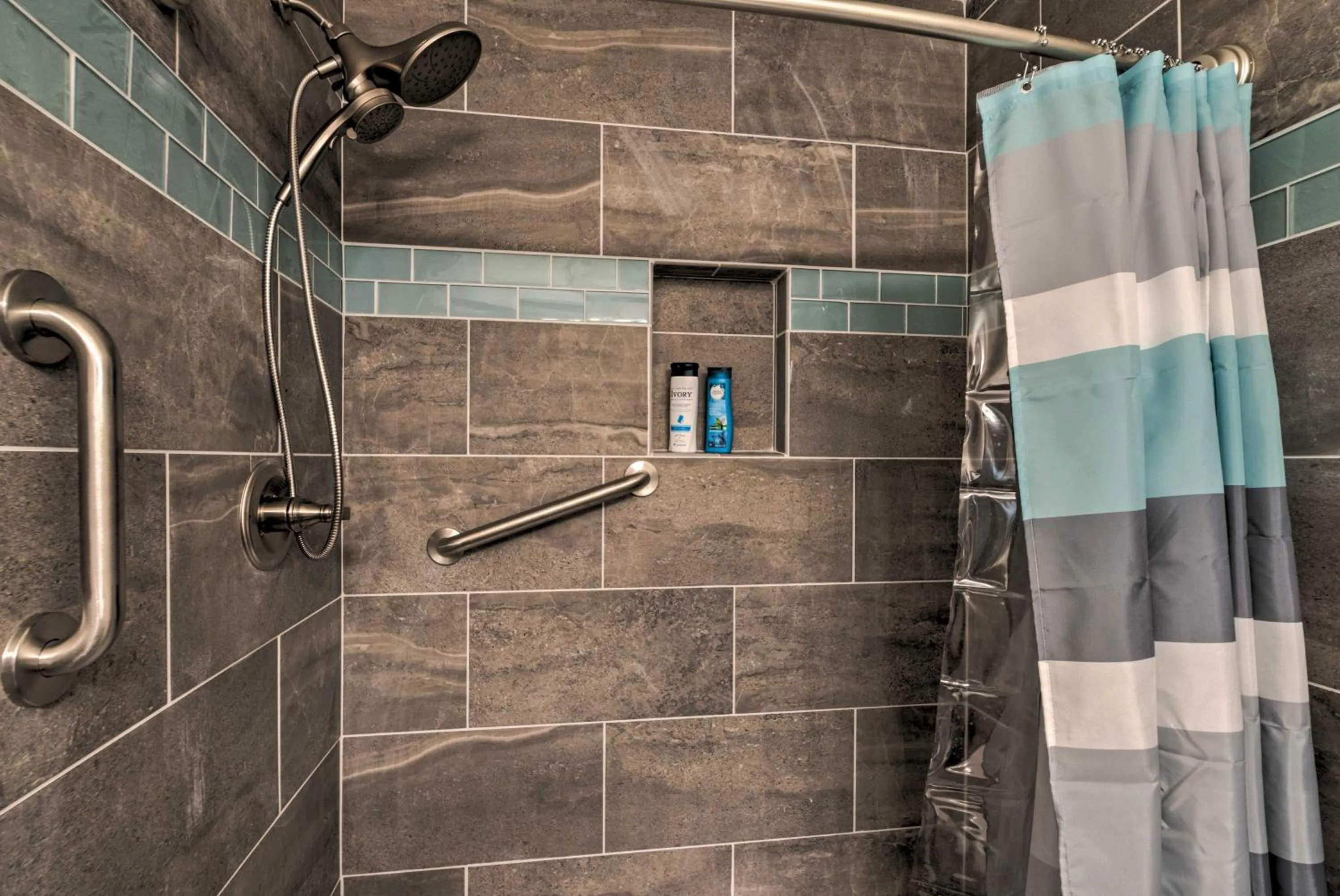 Bright Ruidoso Condo with Deck and Golf Course Views!