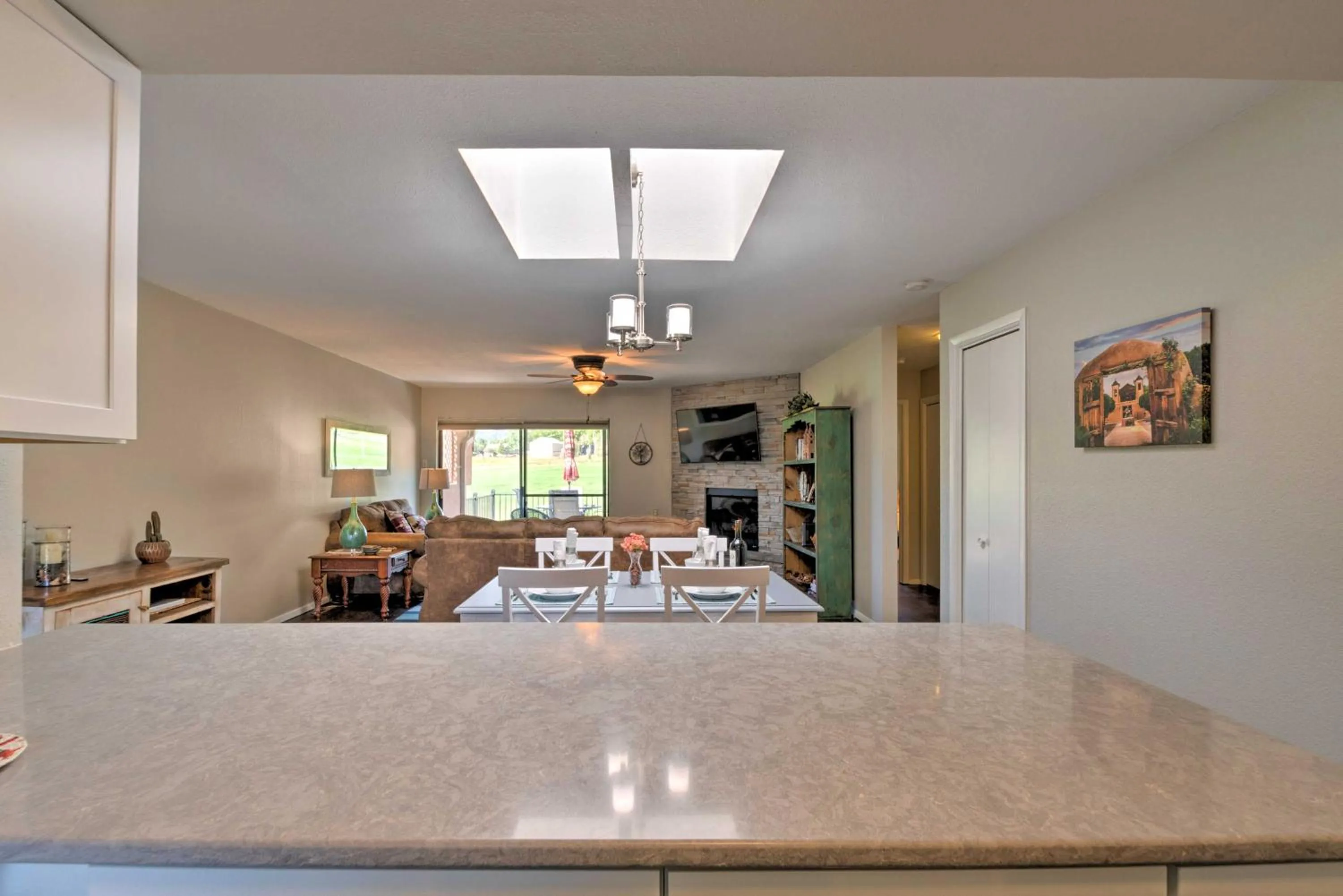 Bright Ruidoso Condo with Deck and Golf Course Views!