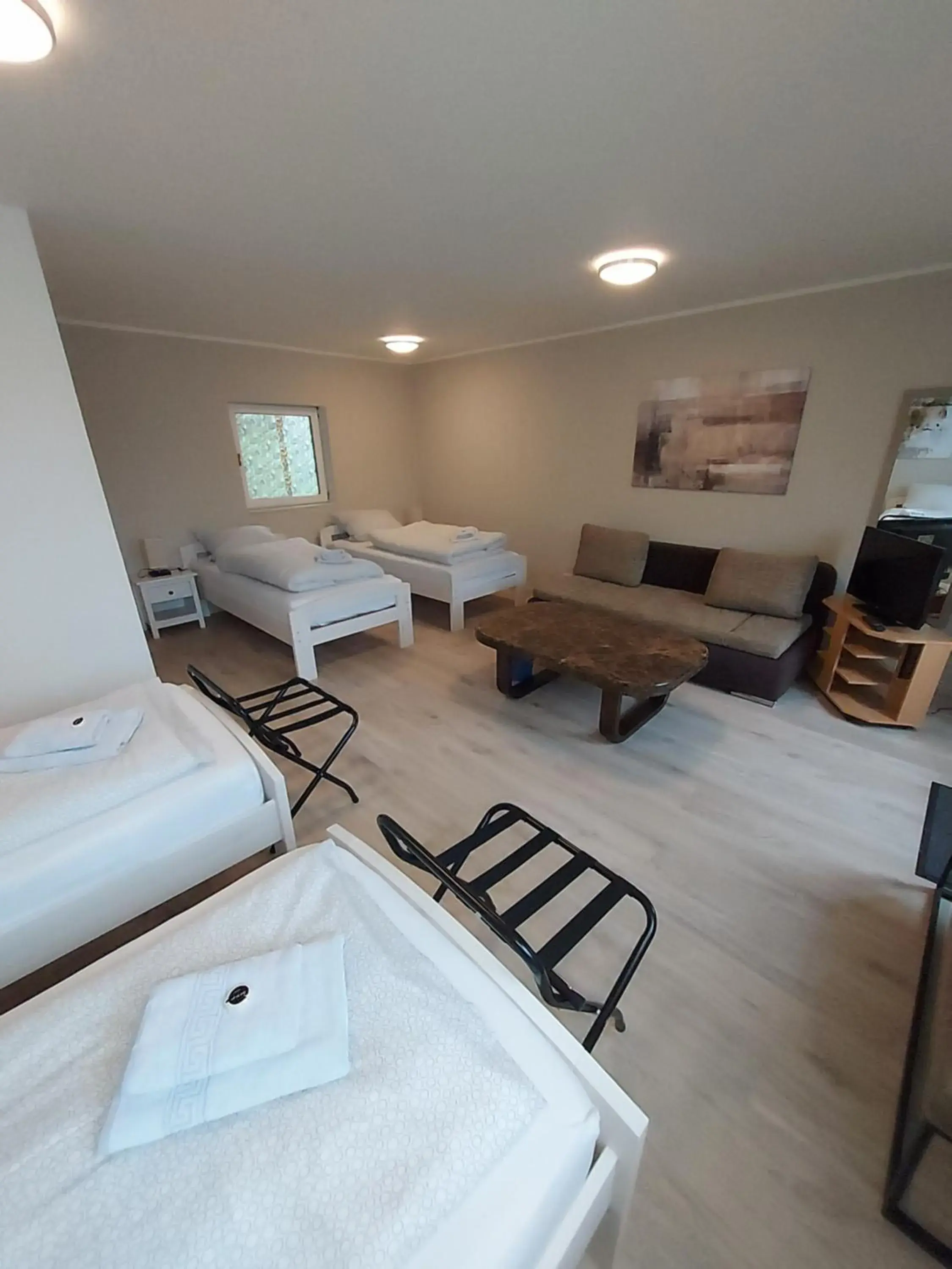 Family Room with Private Bathroom - single occupancy in Landgasthof "Hotel zum Norden" Family Room with Private Bathroom - single occupancy in Landgasthof "Hotel zum Norden"