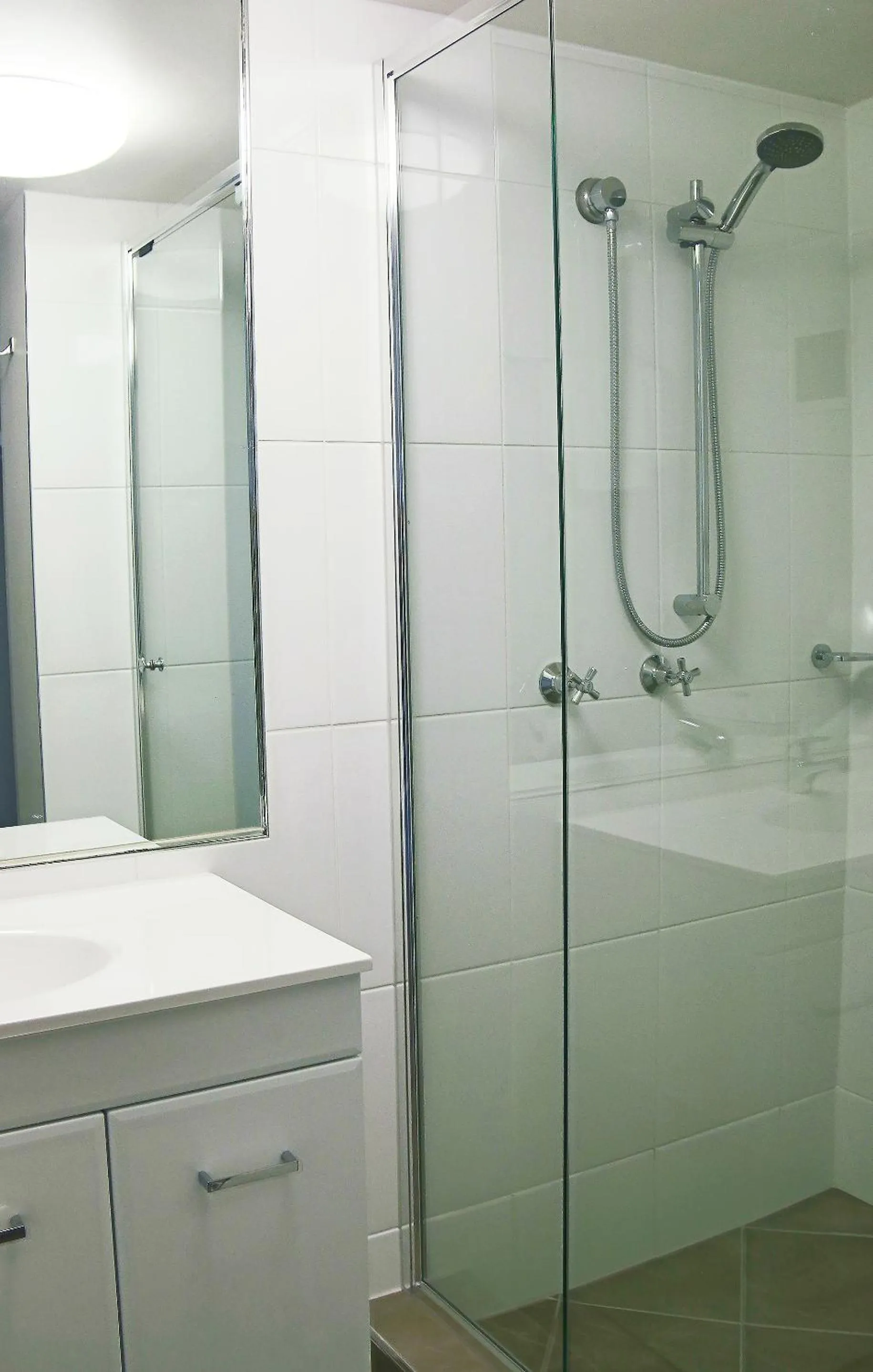 Shower in Cairns Aquarius