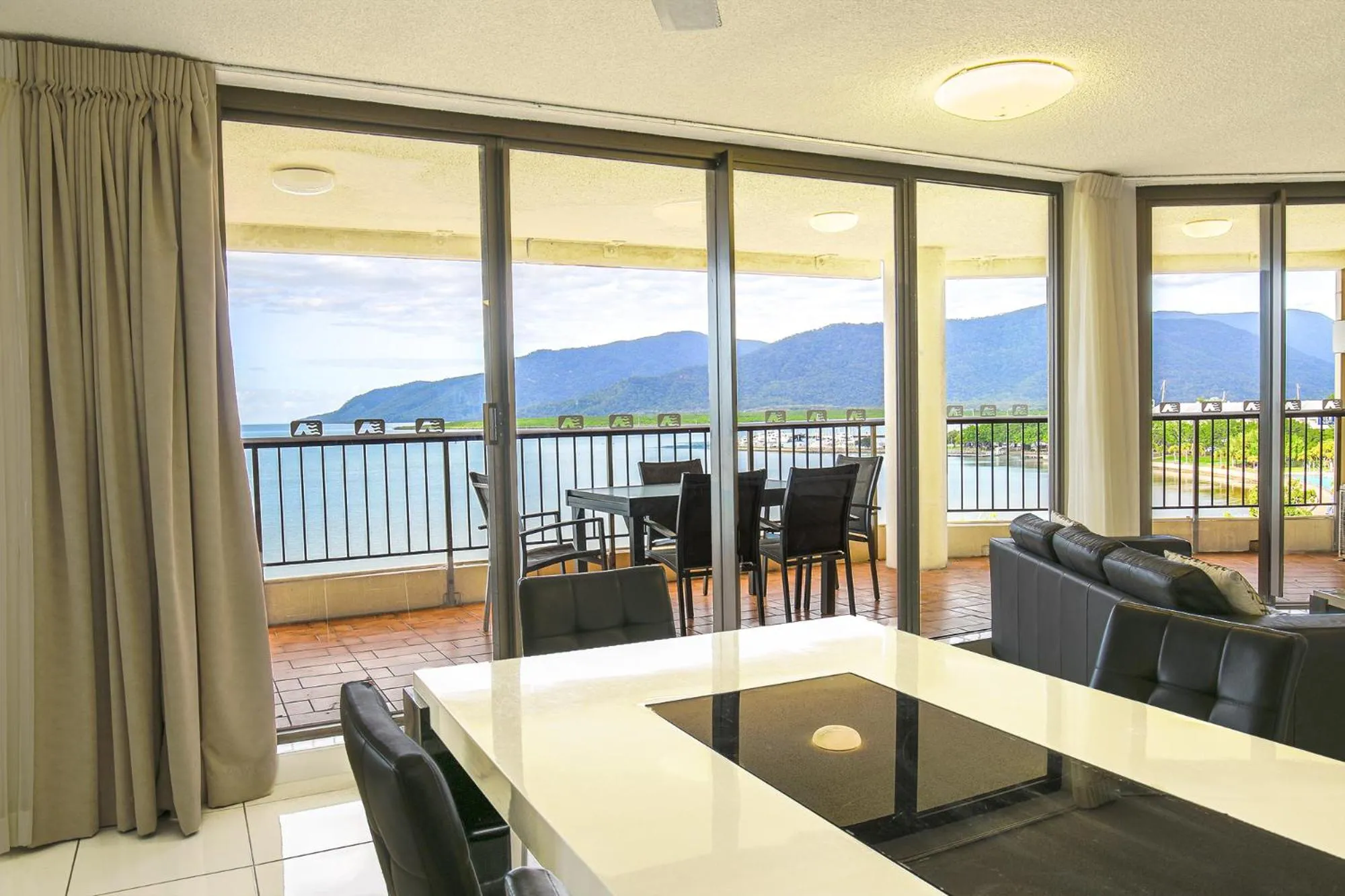 Sea view in Cairns Aquarius