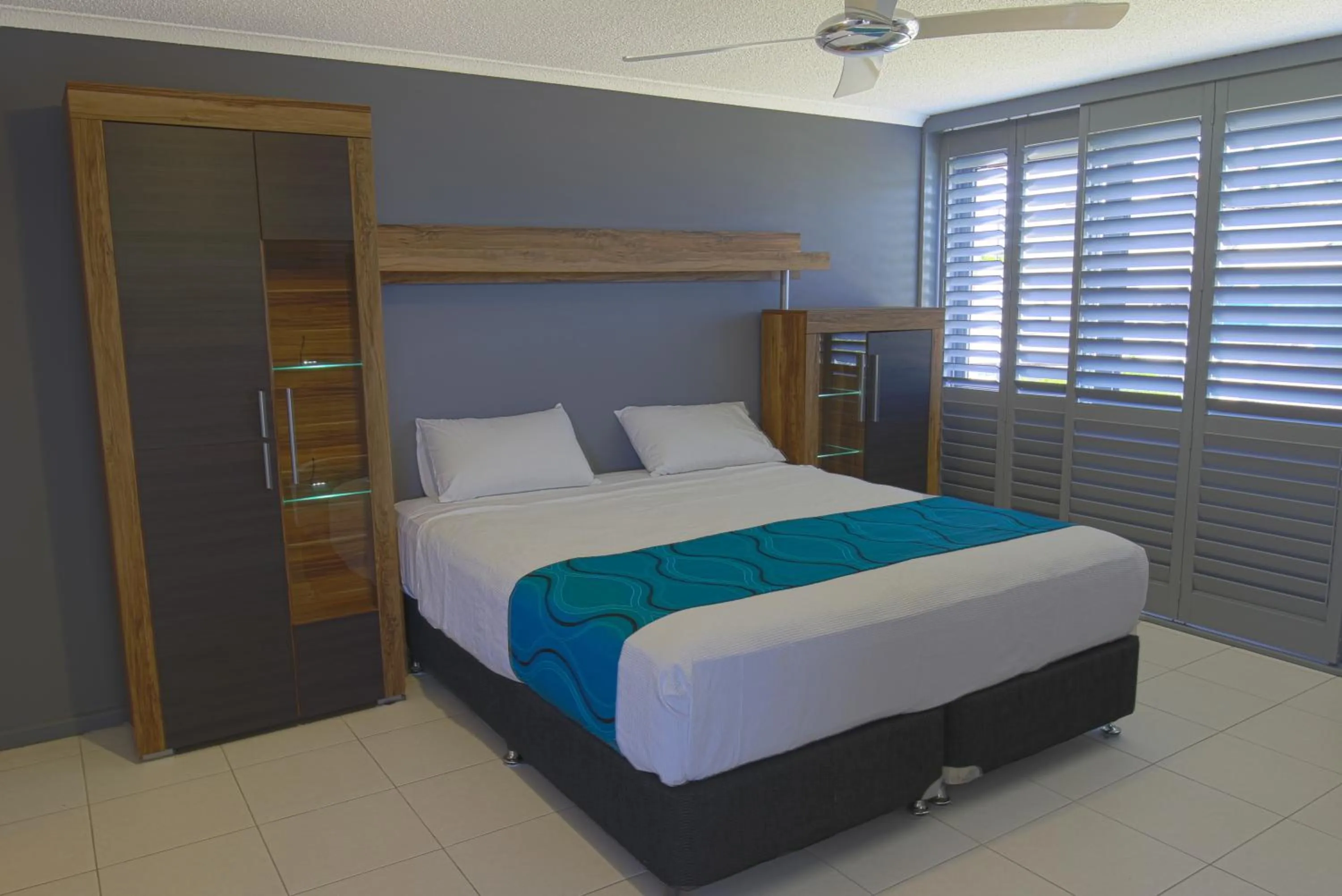 Photo of the whole room, Bed in Cairns Aquarius