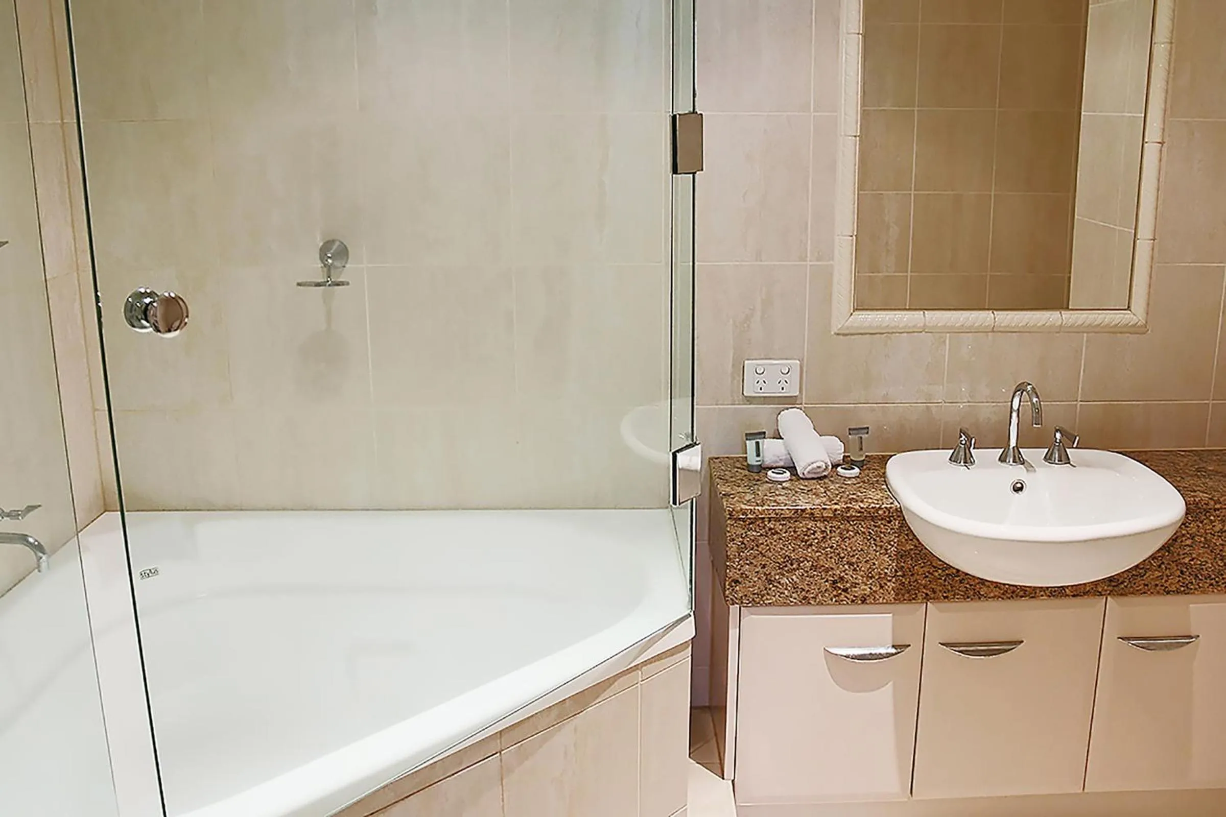 Hot Tub in Cairns Aquarius