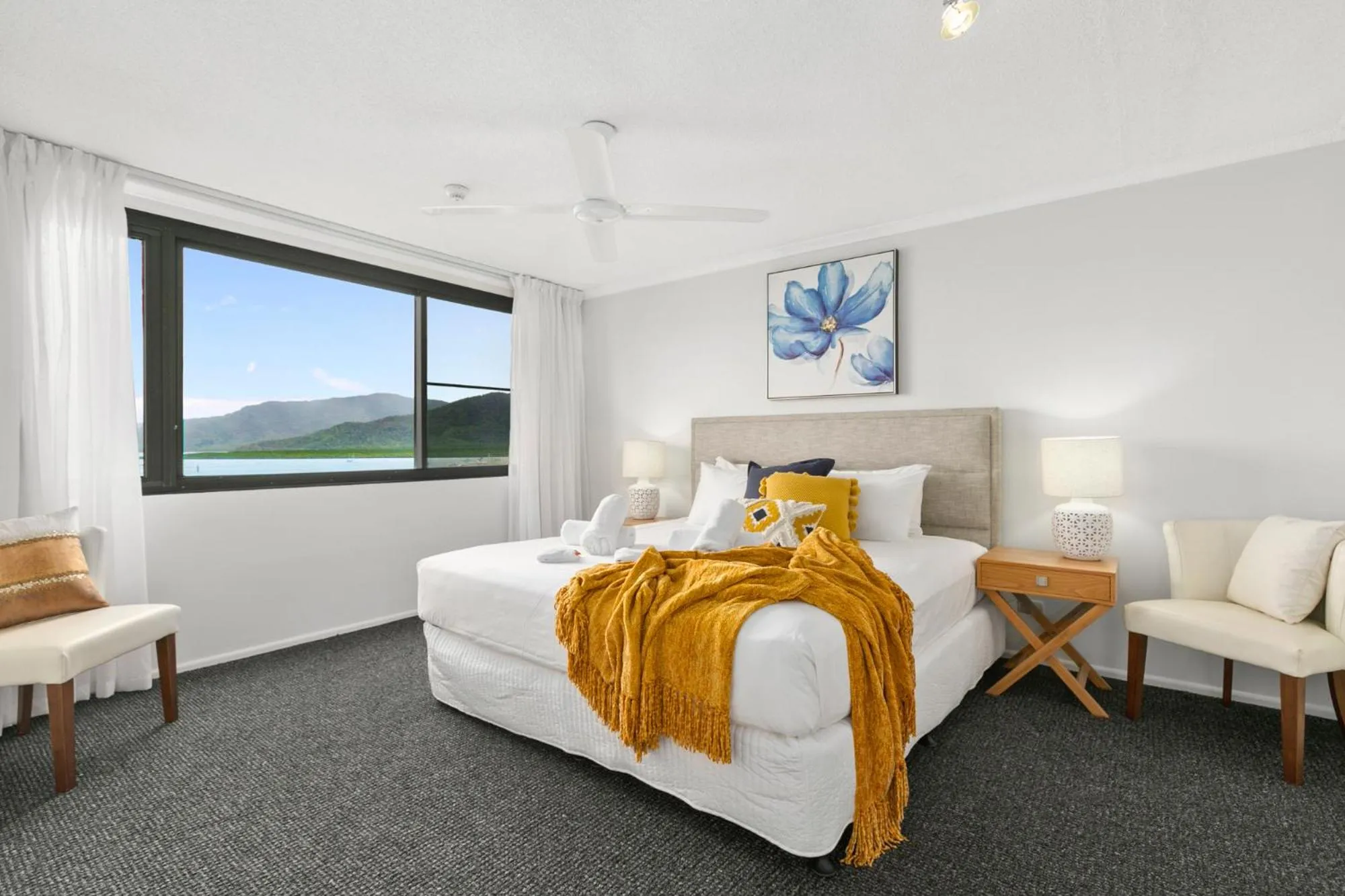 Bedroom, Bed in Cairns Aquarius