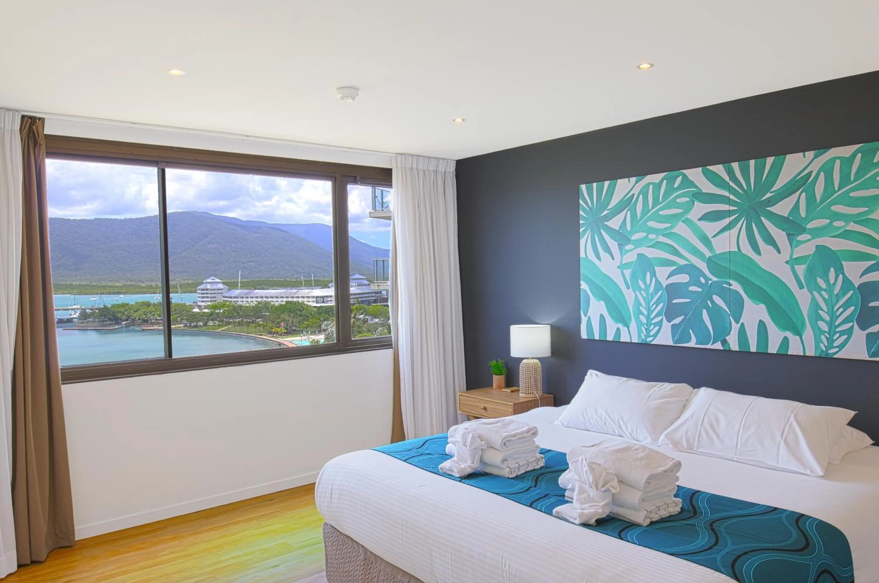 Bedroom, Bed in Cairns Aquarius