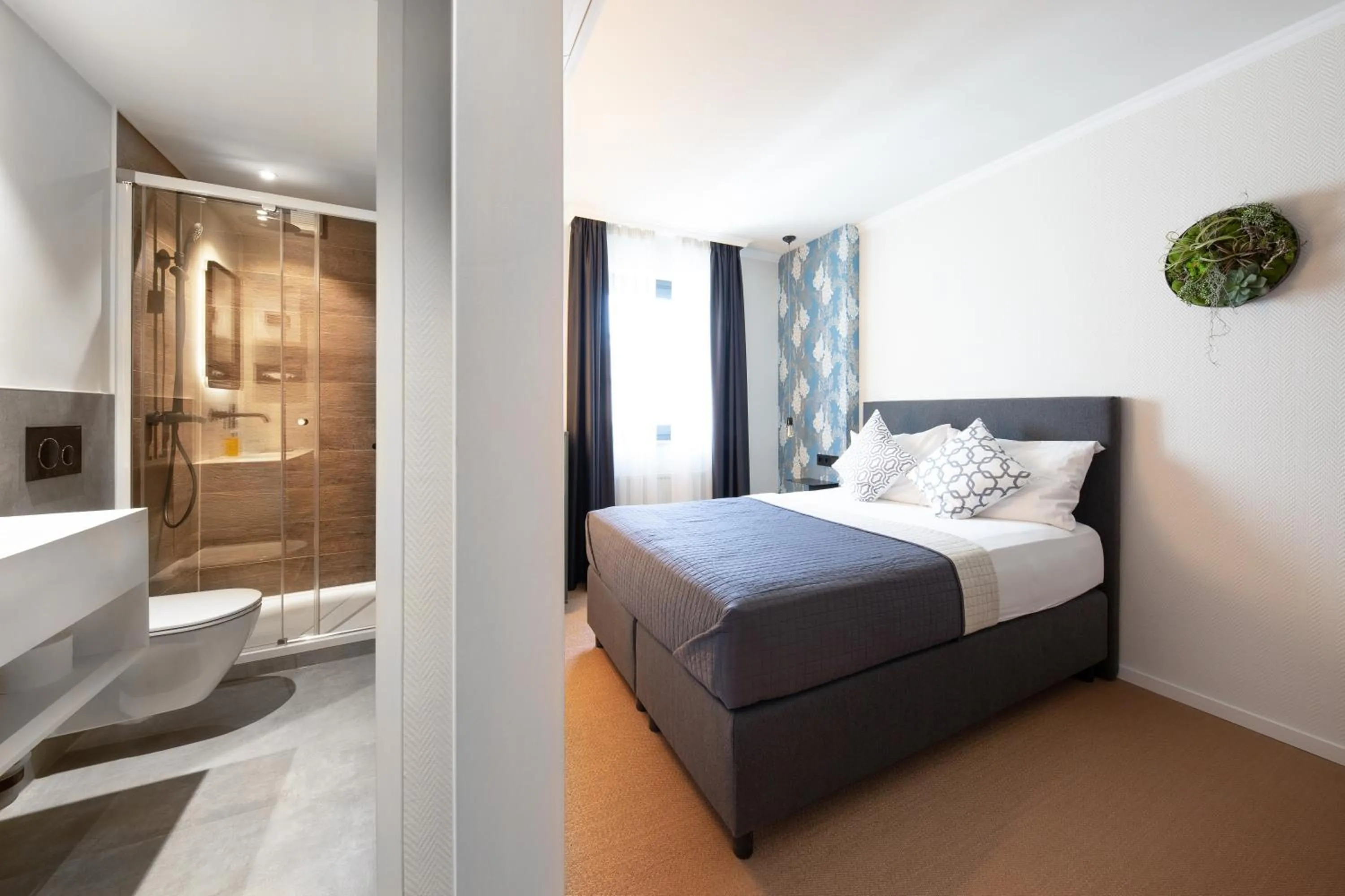 Photo of the whole room, Bed in B-Hotel