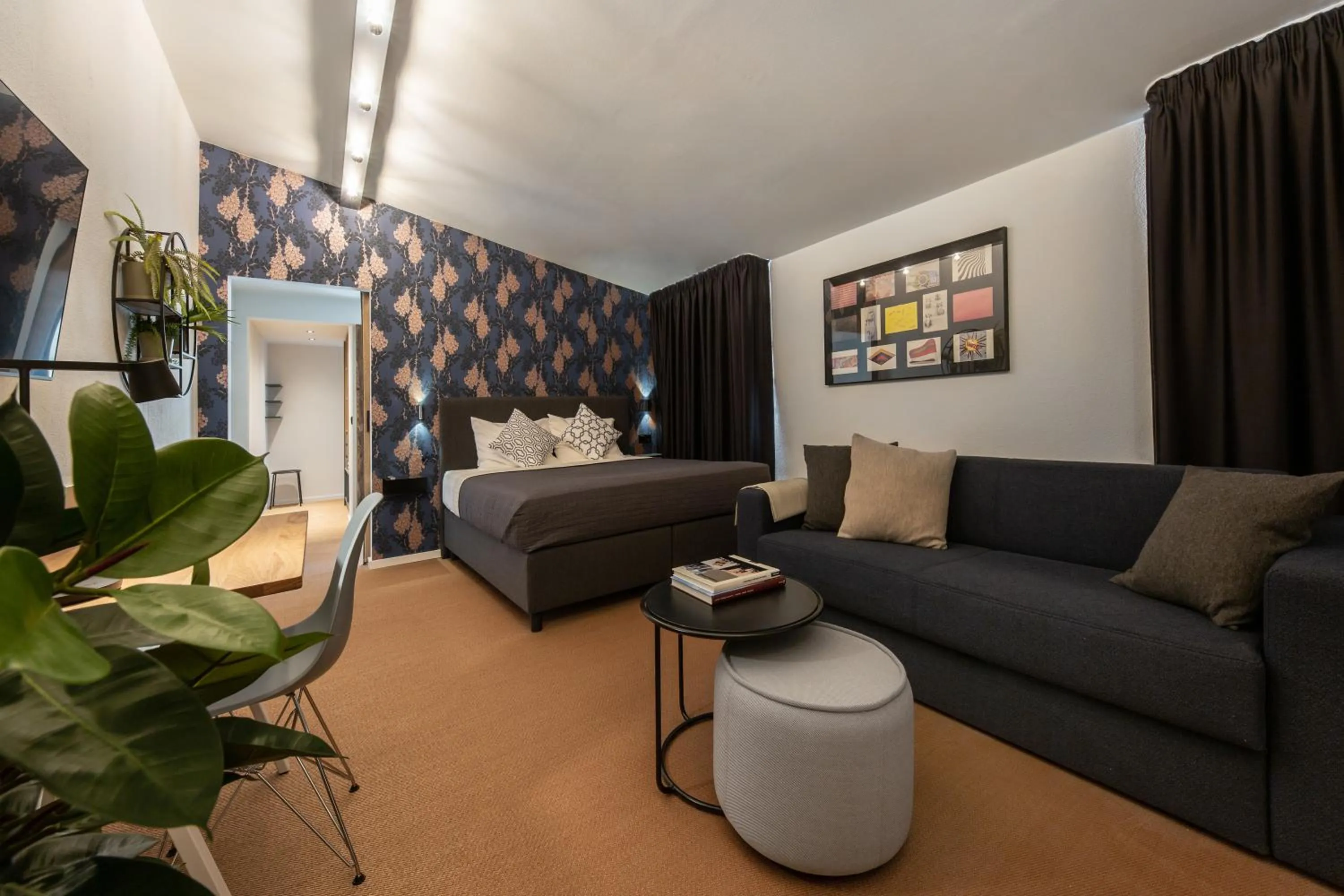 Photo of the whole room in B-Hotel