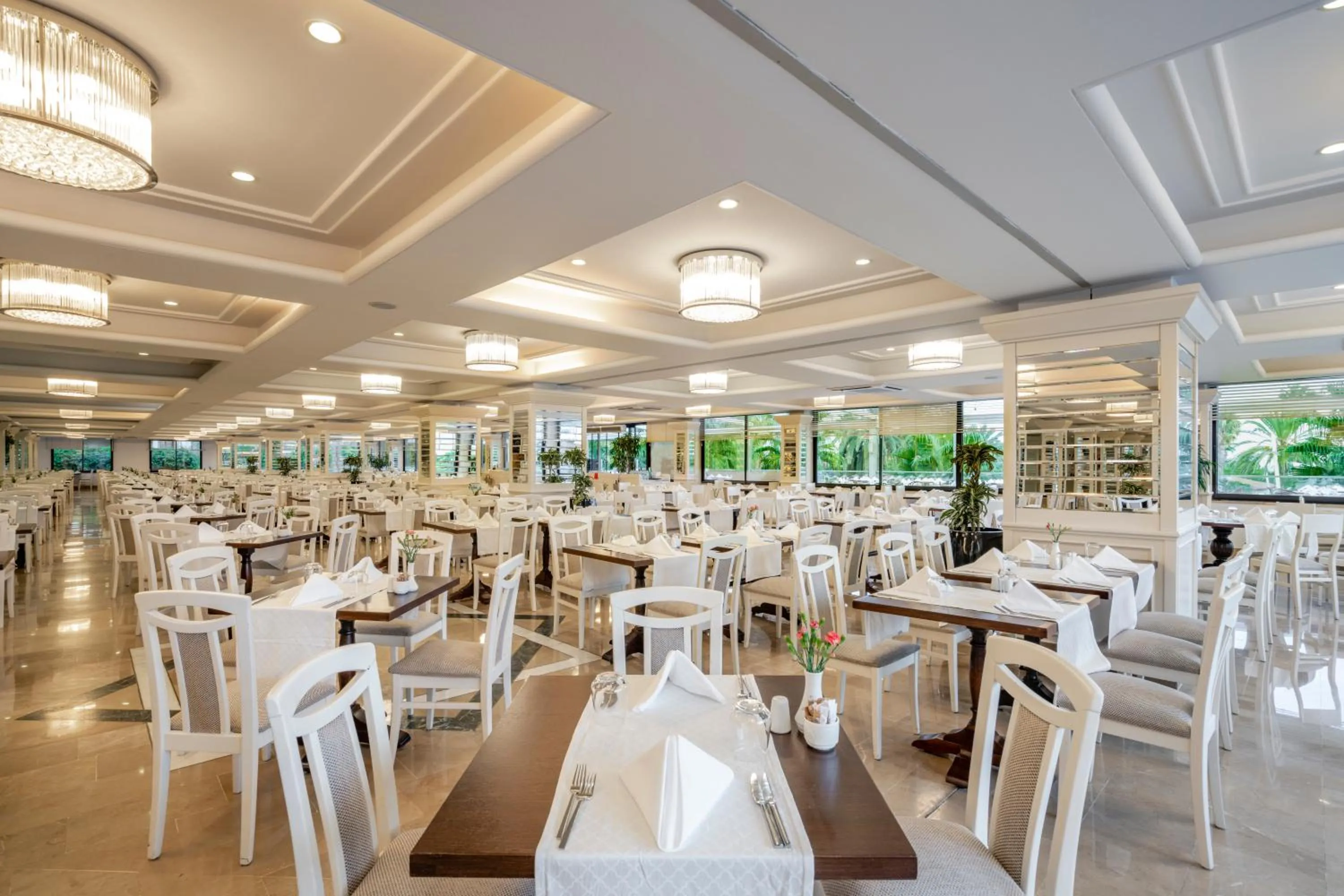 Restaurant/places to eat in Bellis Deluxe Hotel & Heated for Winter Aqua Park