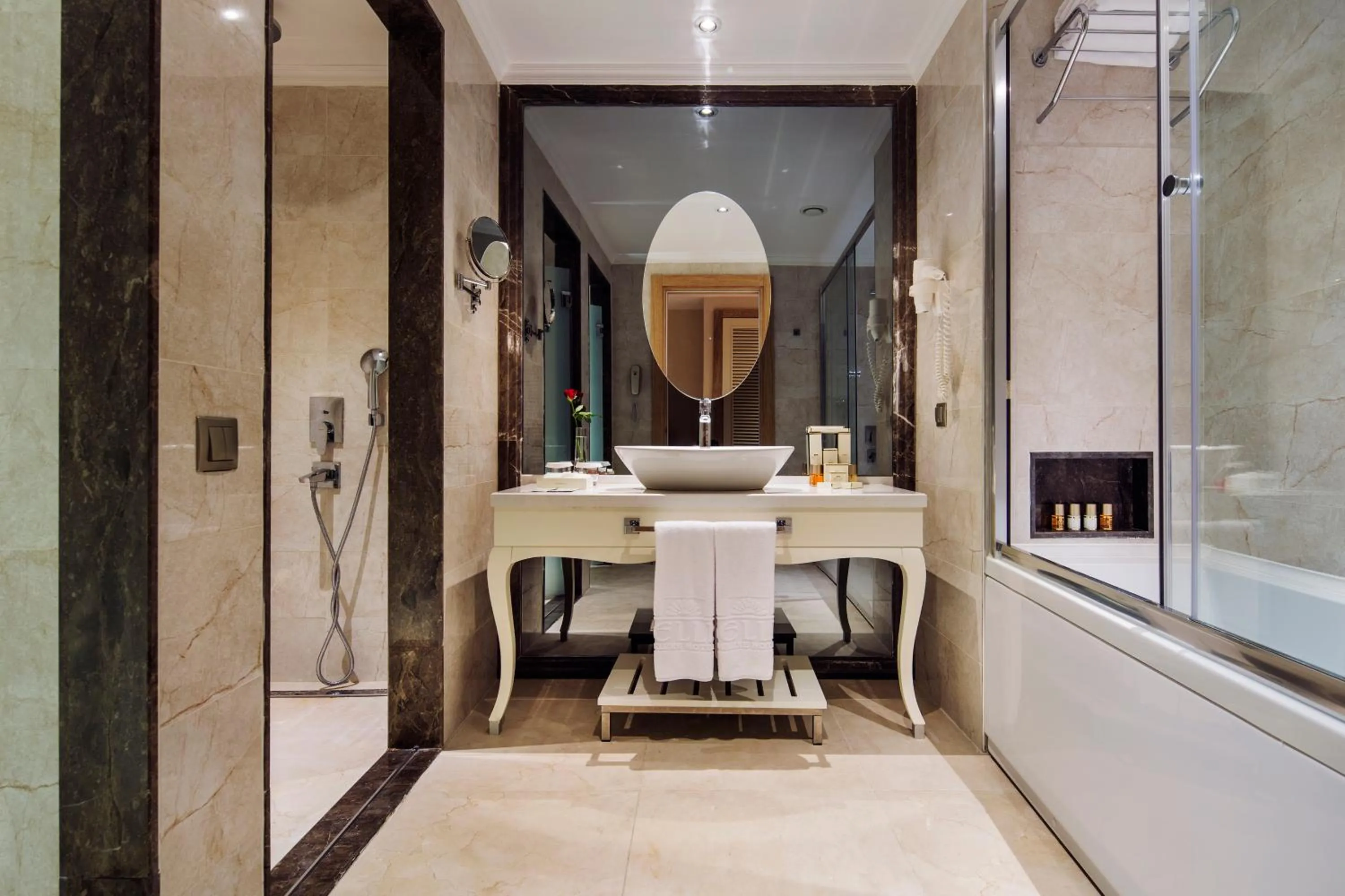 Bathroom in Bellis Deluxe Hotel & Heated for Winter Aqua Park