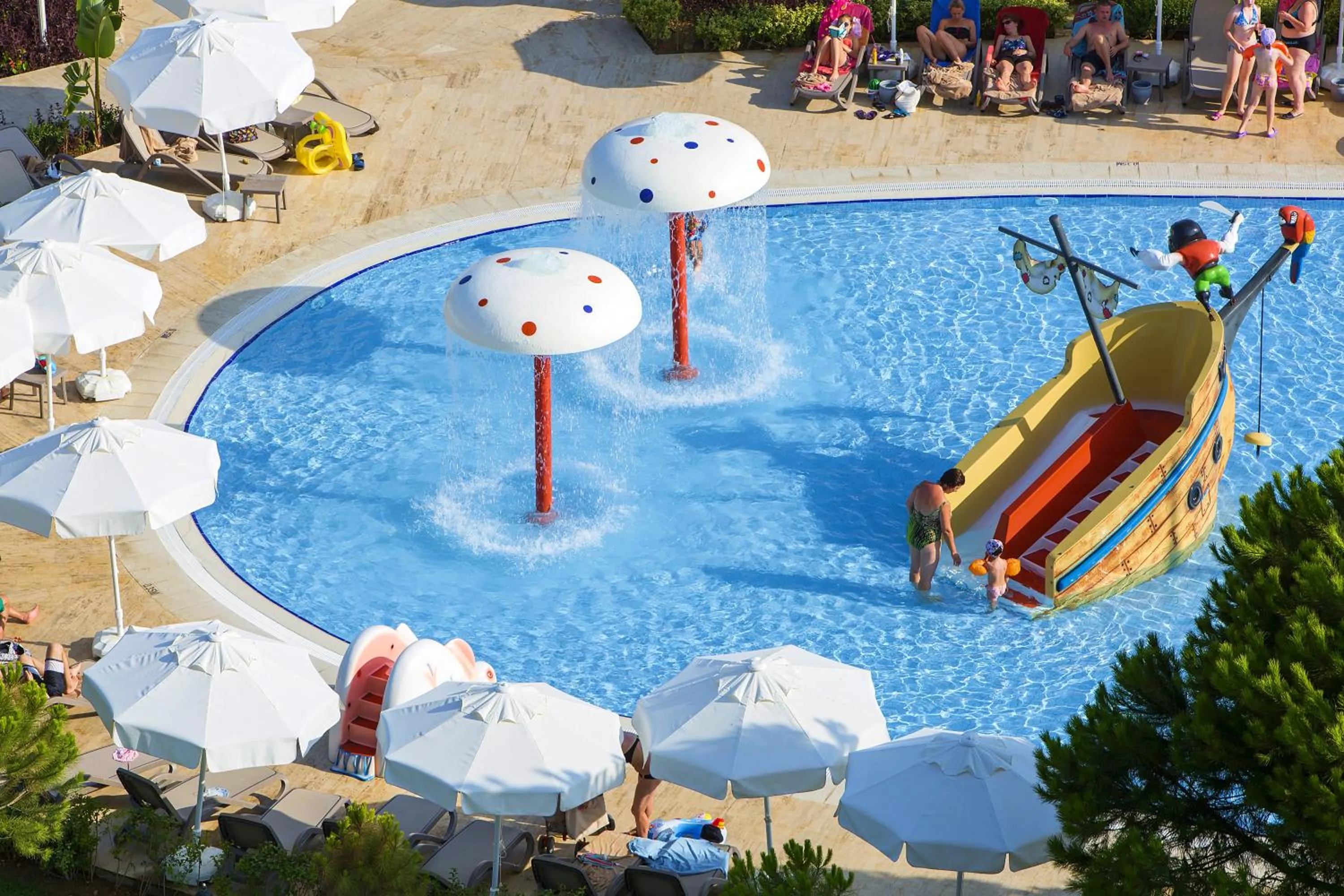 Swimming pool in Bellis Deluxe Hotel & Heated for Winter Aqua Park