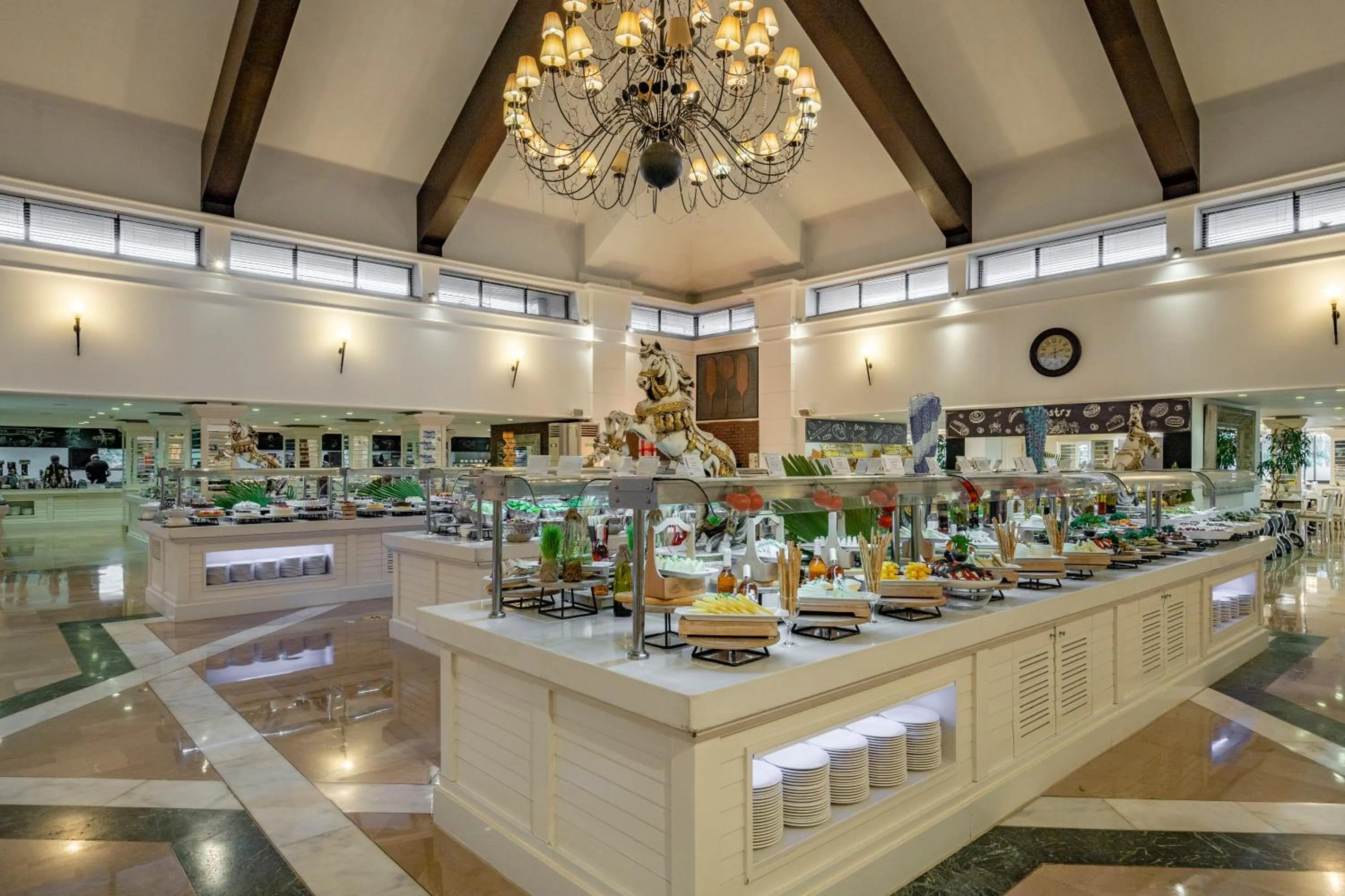 Restaurant/places to eat in Bellis Deluxe Hotel & Heated for Winter Aqua Park