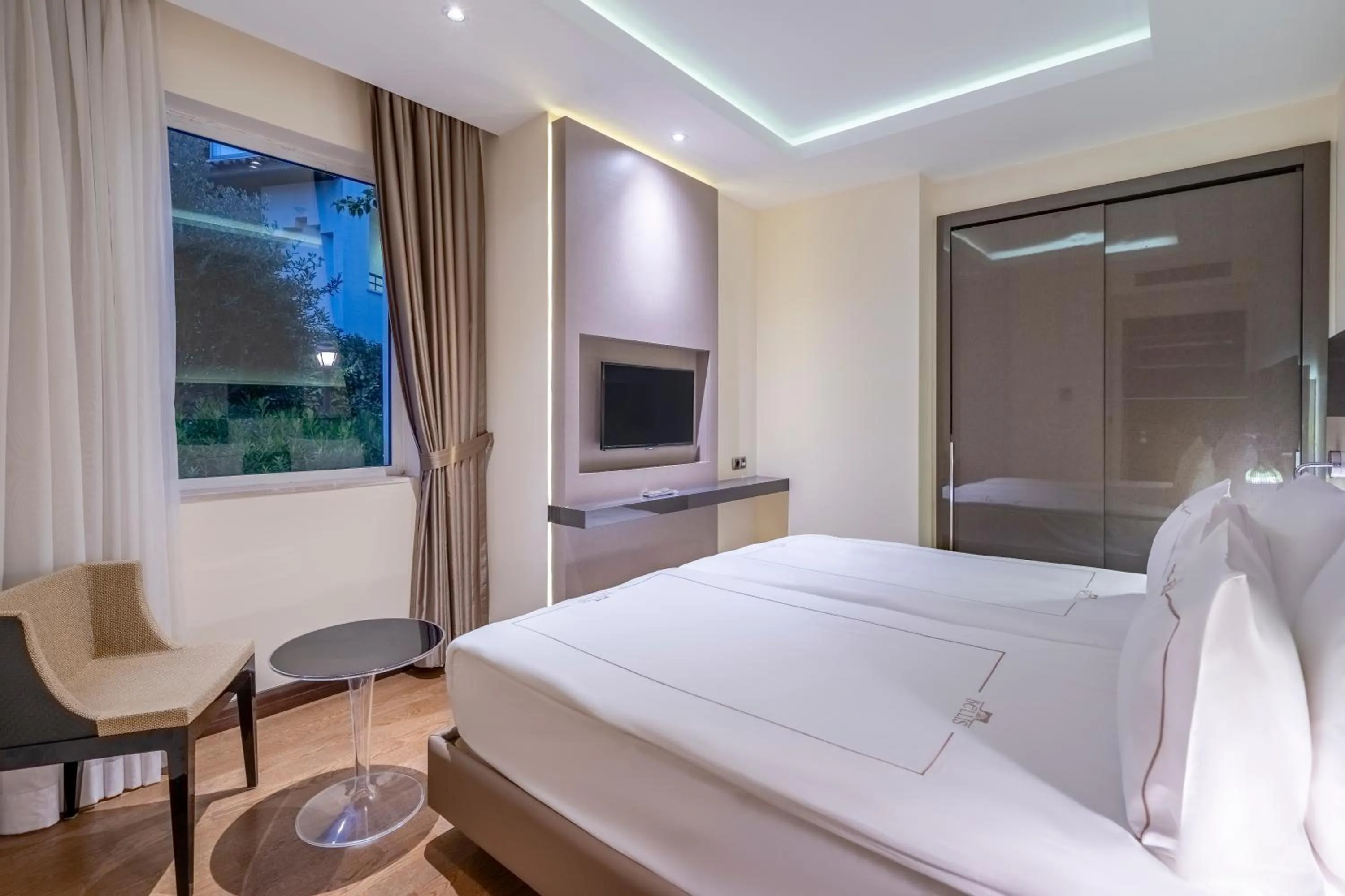 Bed in Bellis Deluxe Hotel & Heated for Winter Aqua Park