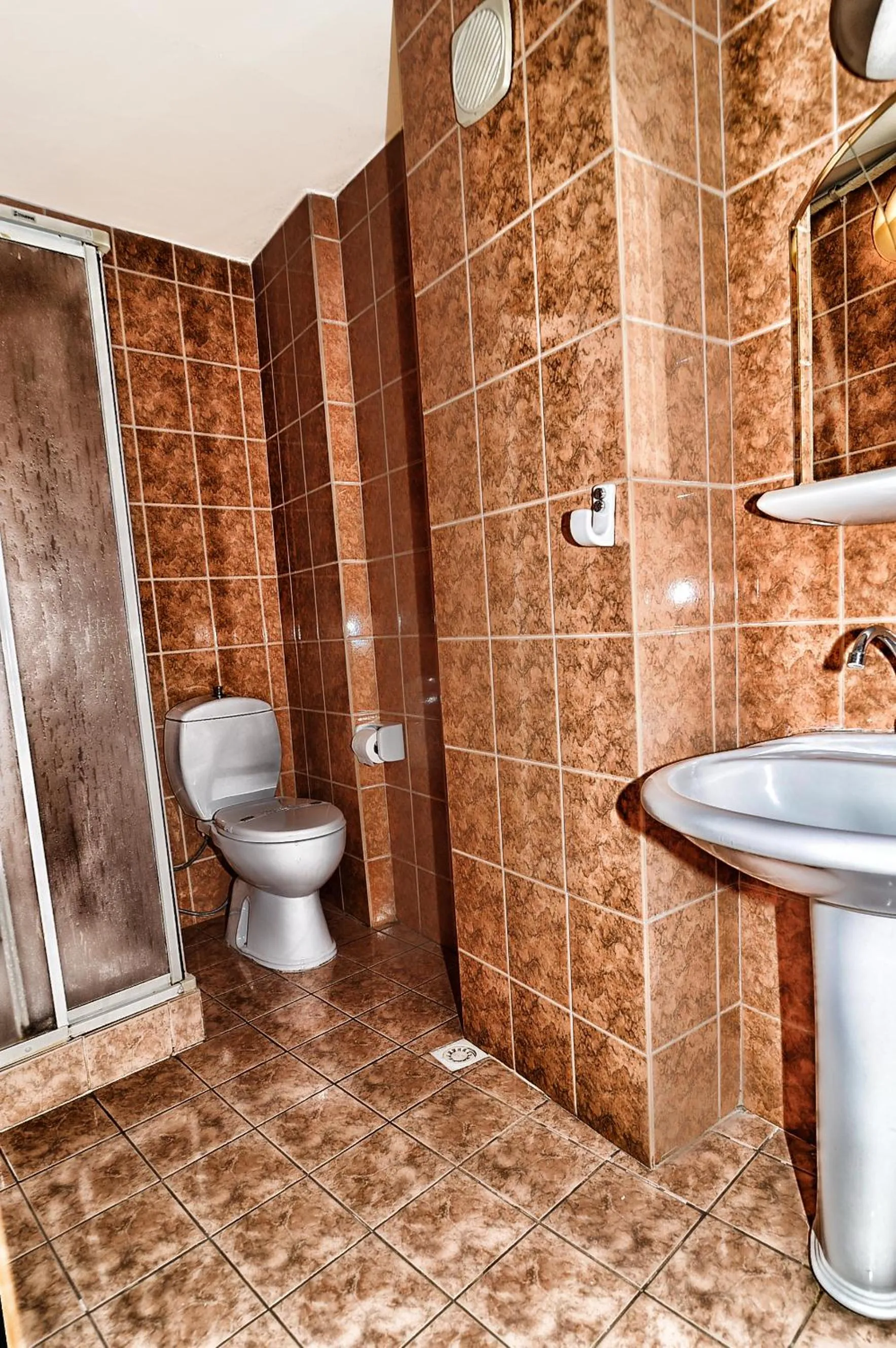 Bathroom in Serenti Hotel