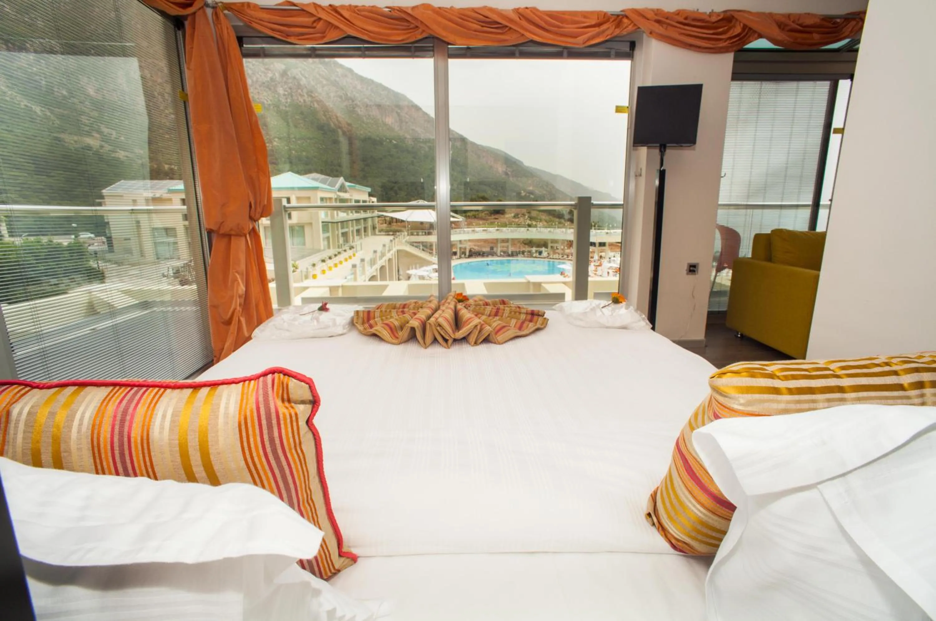 Bed in Orka Sunlife Resort Hotel and Aquapark