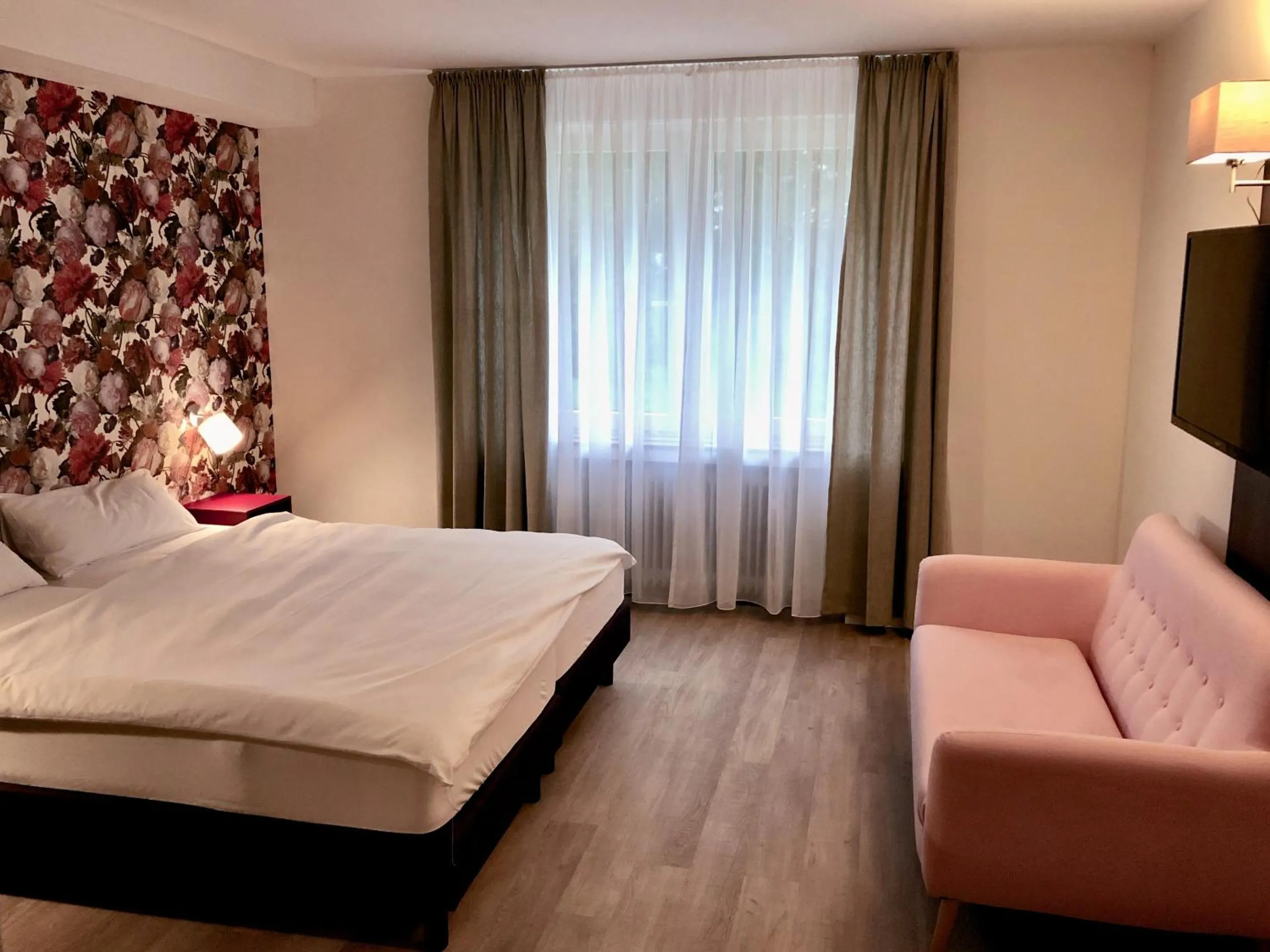 Bedroom, Bed in Hotel Fährhaus km734