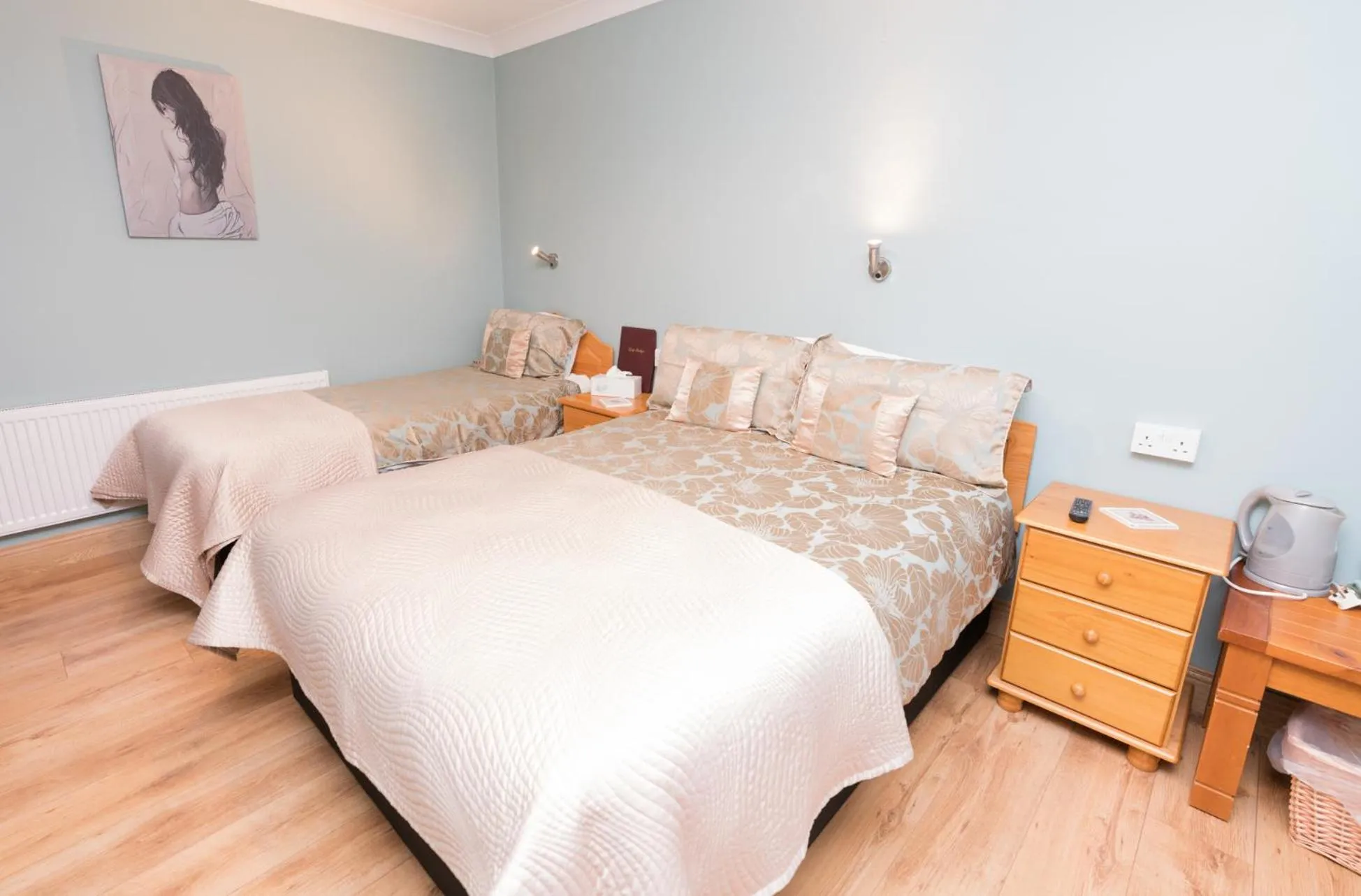 Shower, Bed in The Gap Lodge B&B