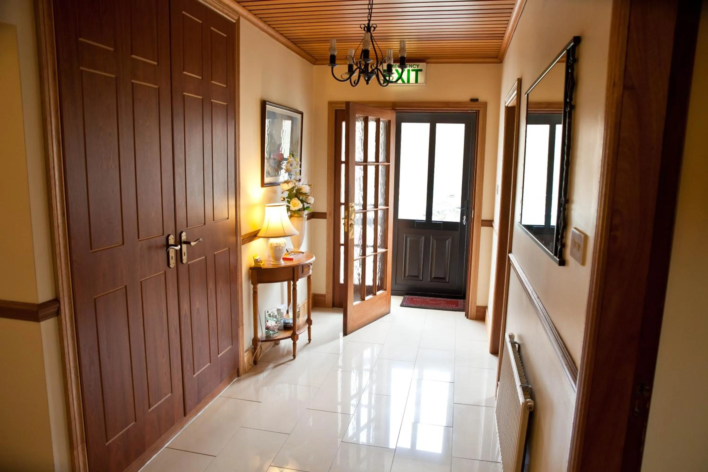 Facade/entrance, Bed in The Gap Lodge B&B