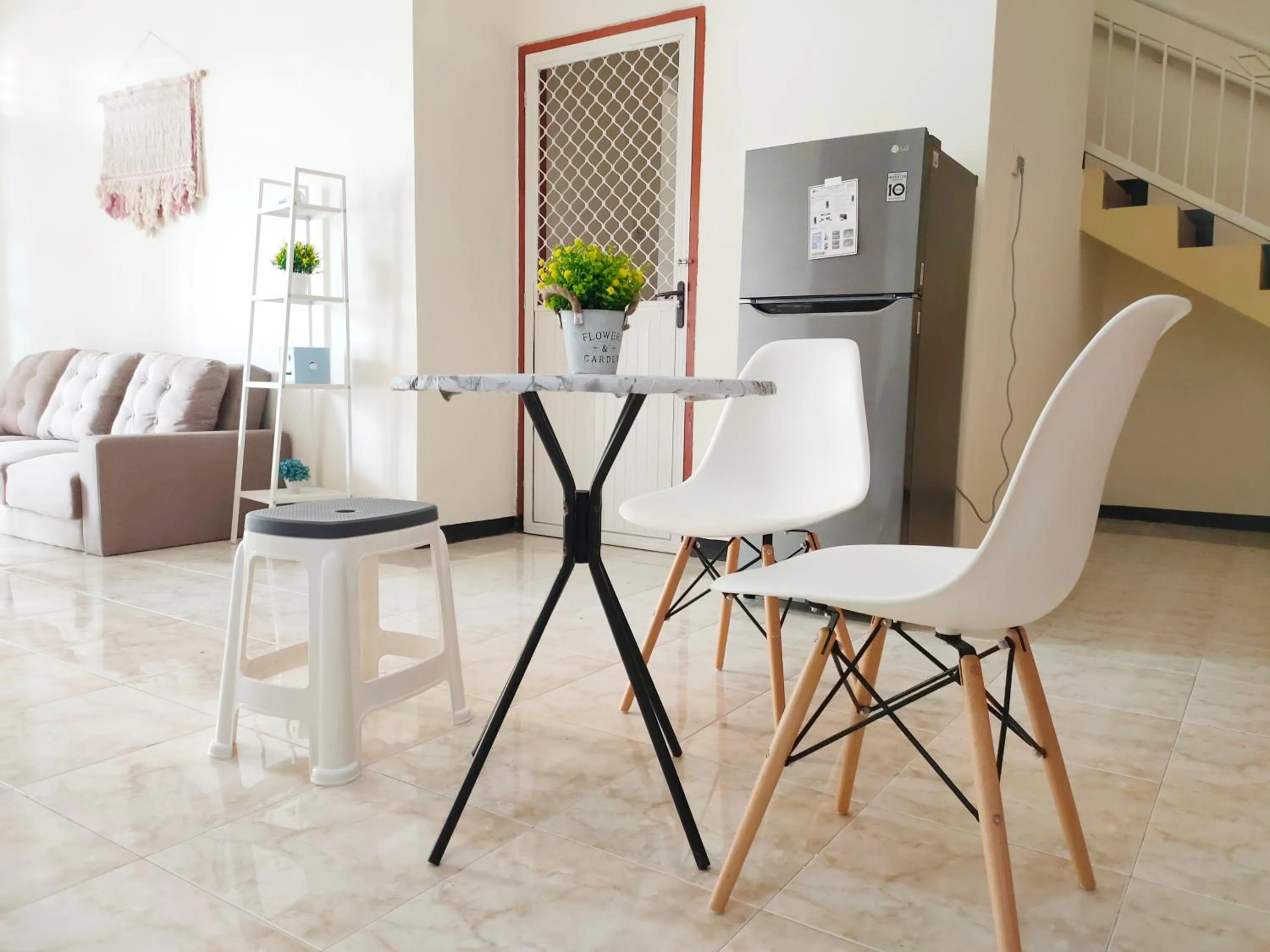 Dining area in Surabaya Homey near ITS Syariah