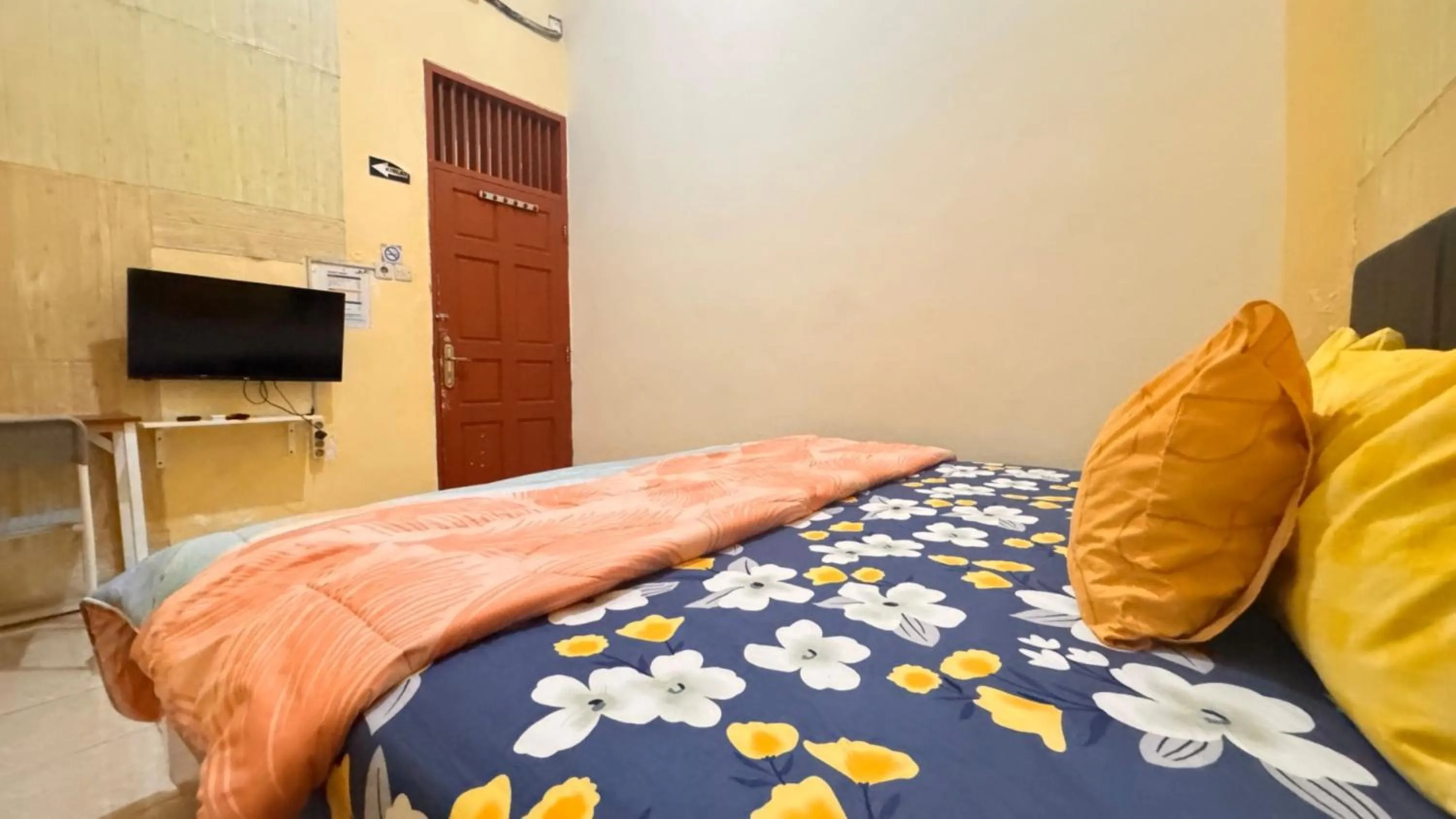 Bed in Surabaya Homey near ITS Syariah