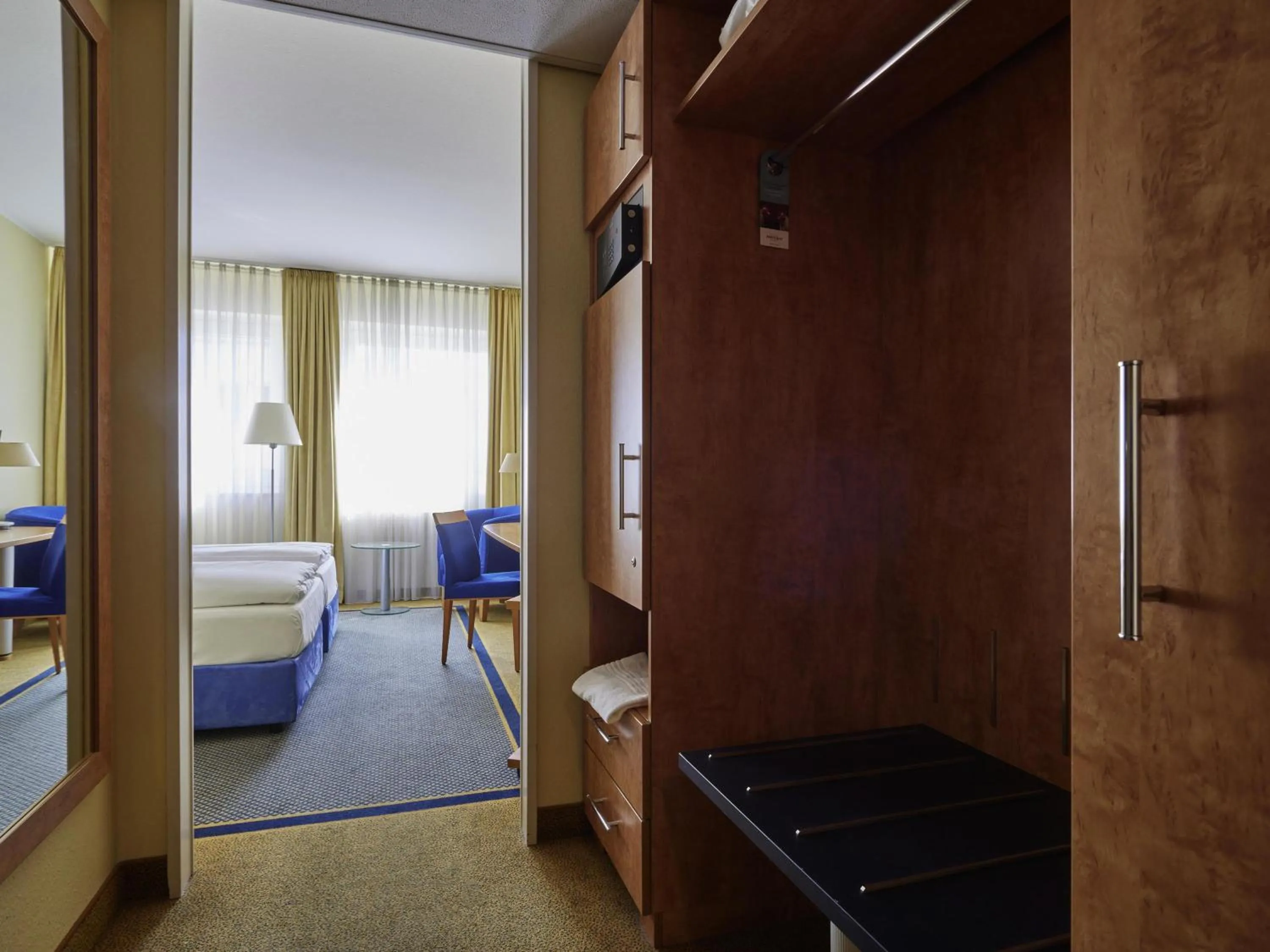 Bedroom, Bed in Mercure Hotel Severinshof Köln City