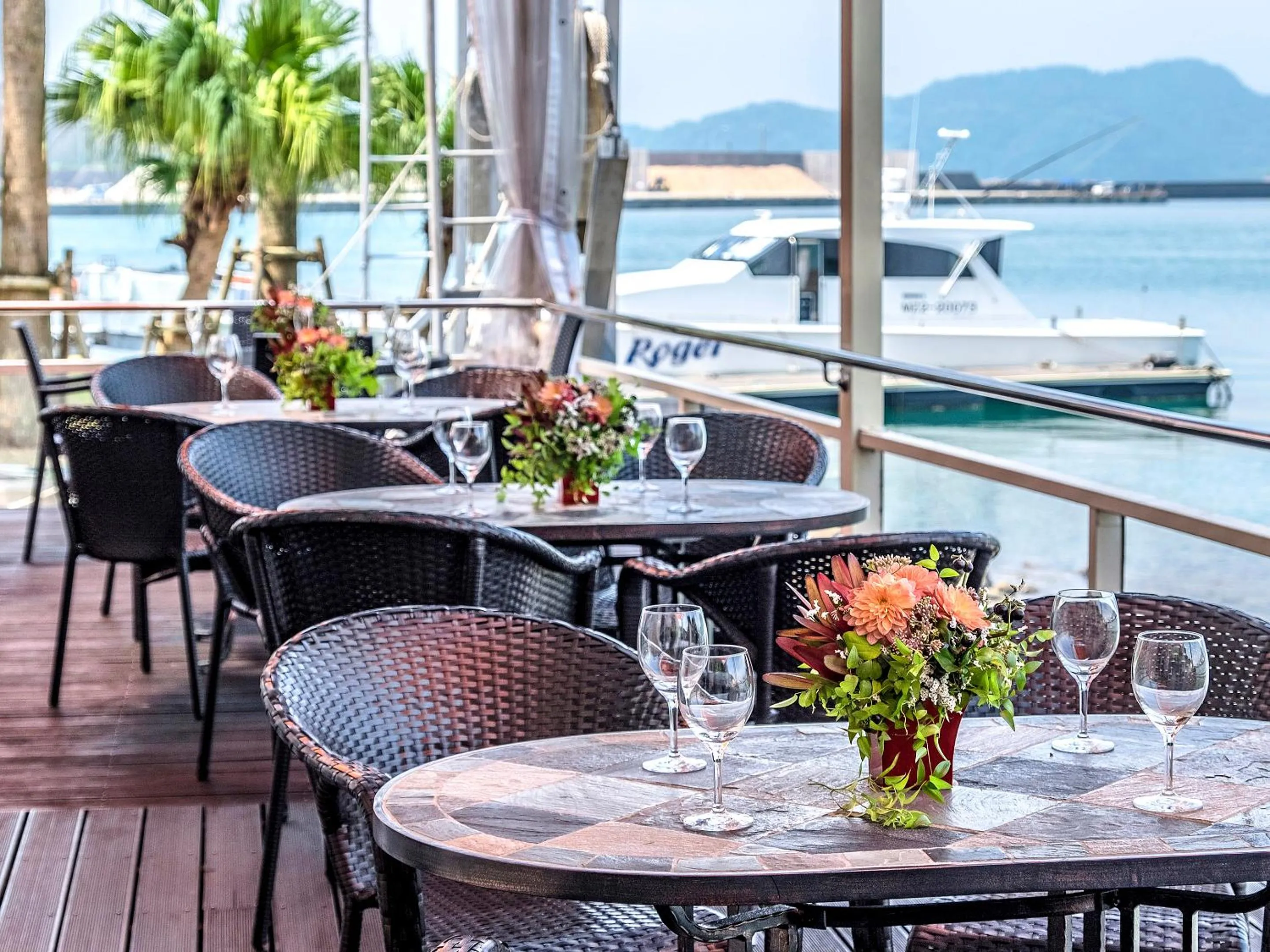 Restaurant/places to eat in Calm Lanai Harbor