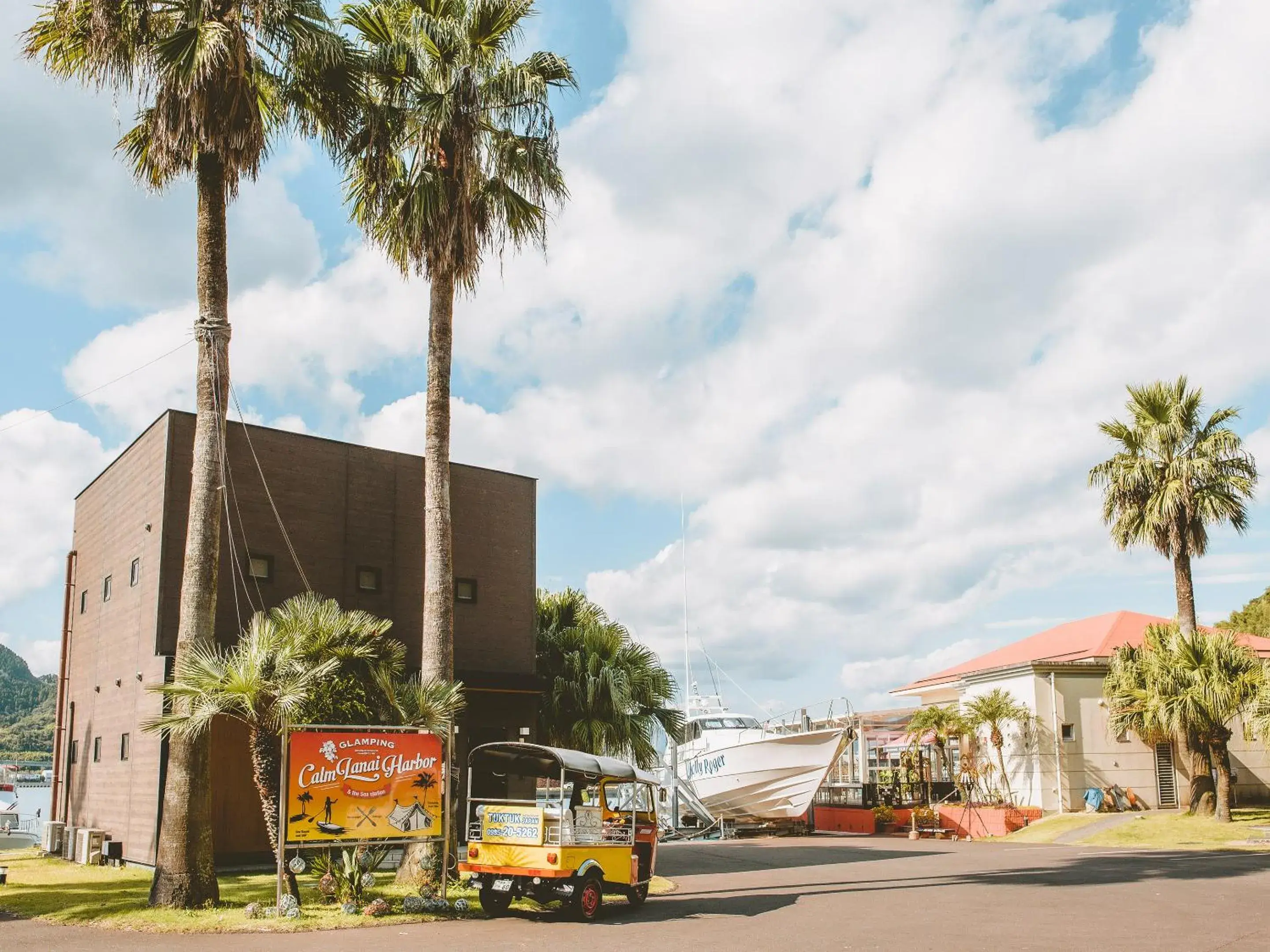 Villa with Sea View in Calm Lanai Harbor Villa with Sea View in Calm Lanai Harbor