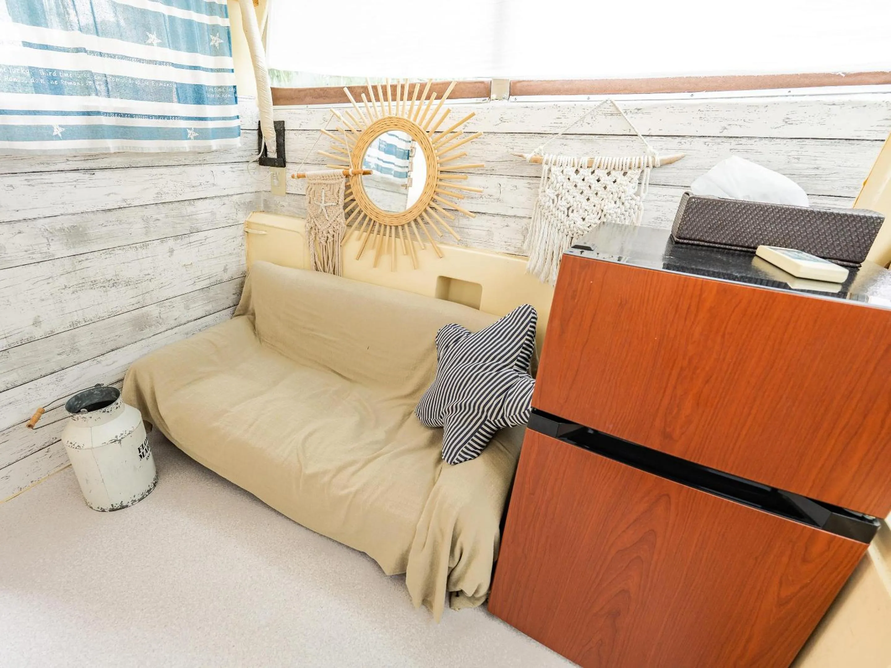 Living room in Calm Lanai Harbor