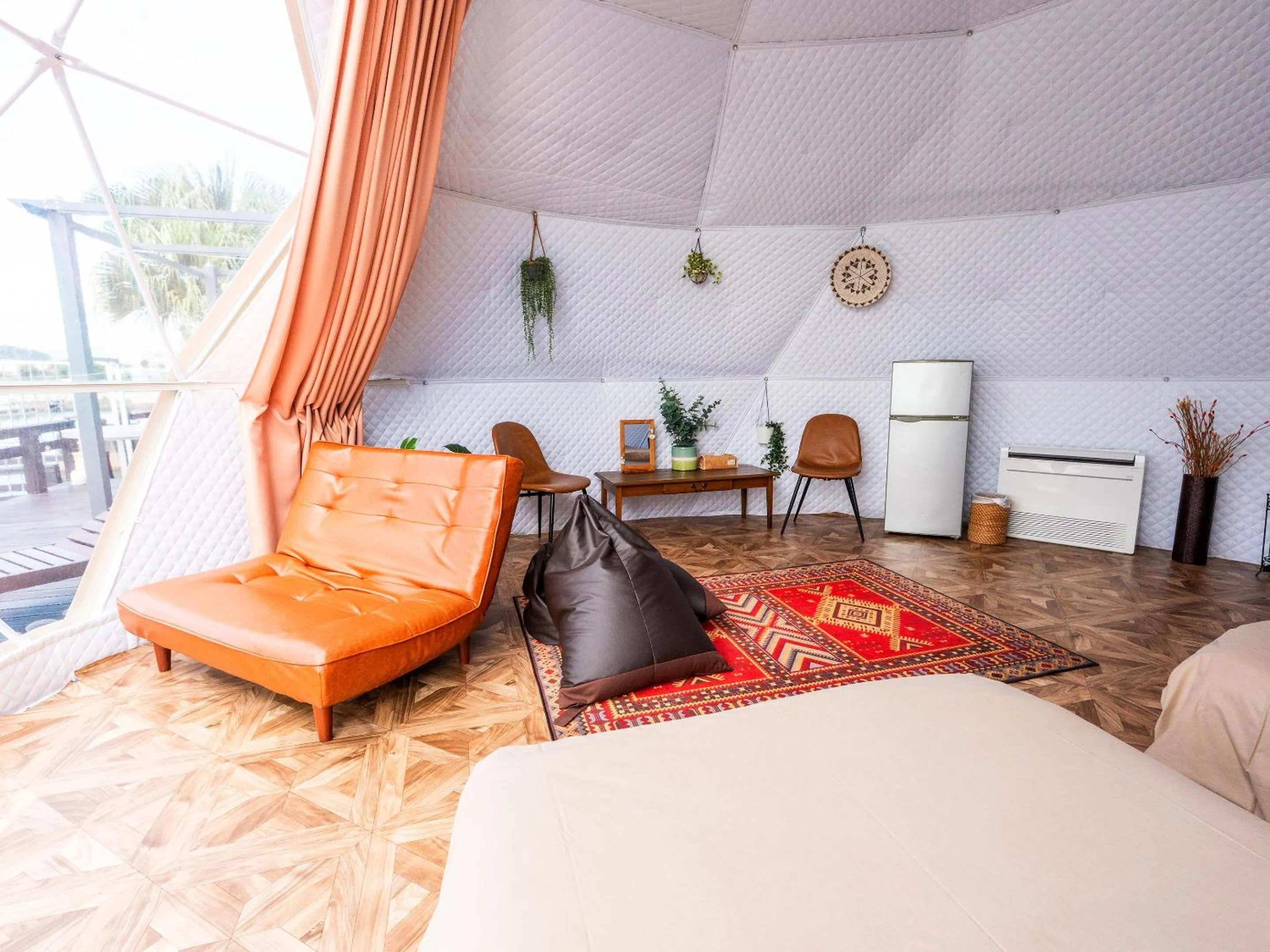 Living room in Calm Lanai Harbor
