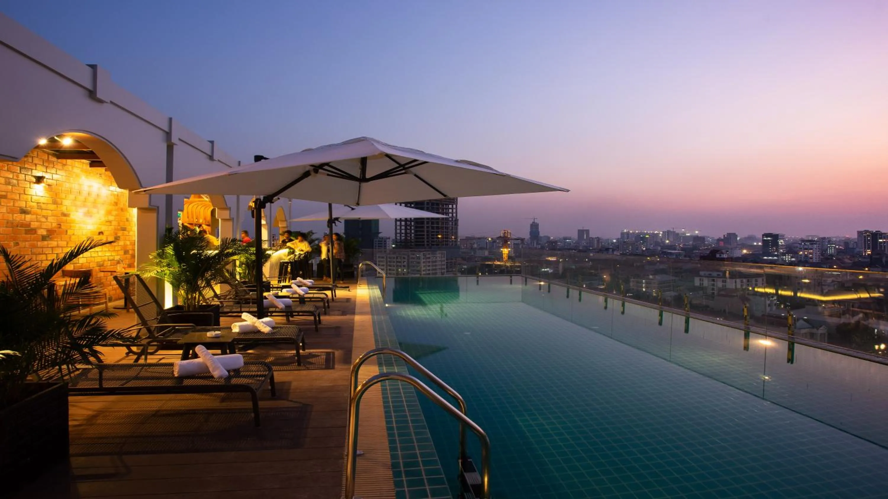 Swimming pool in TK VIEW HOTEL & APARTMENT