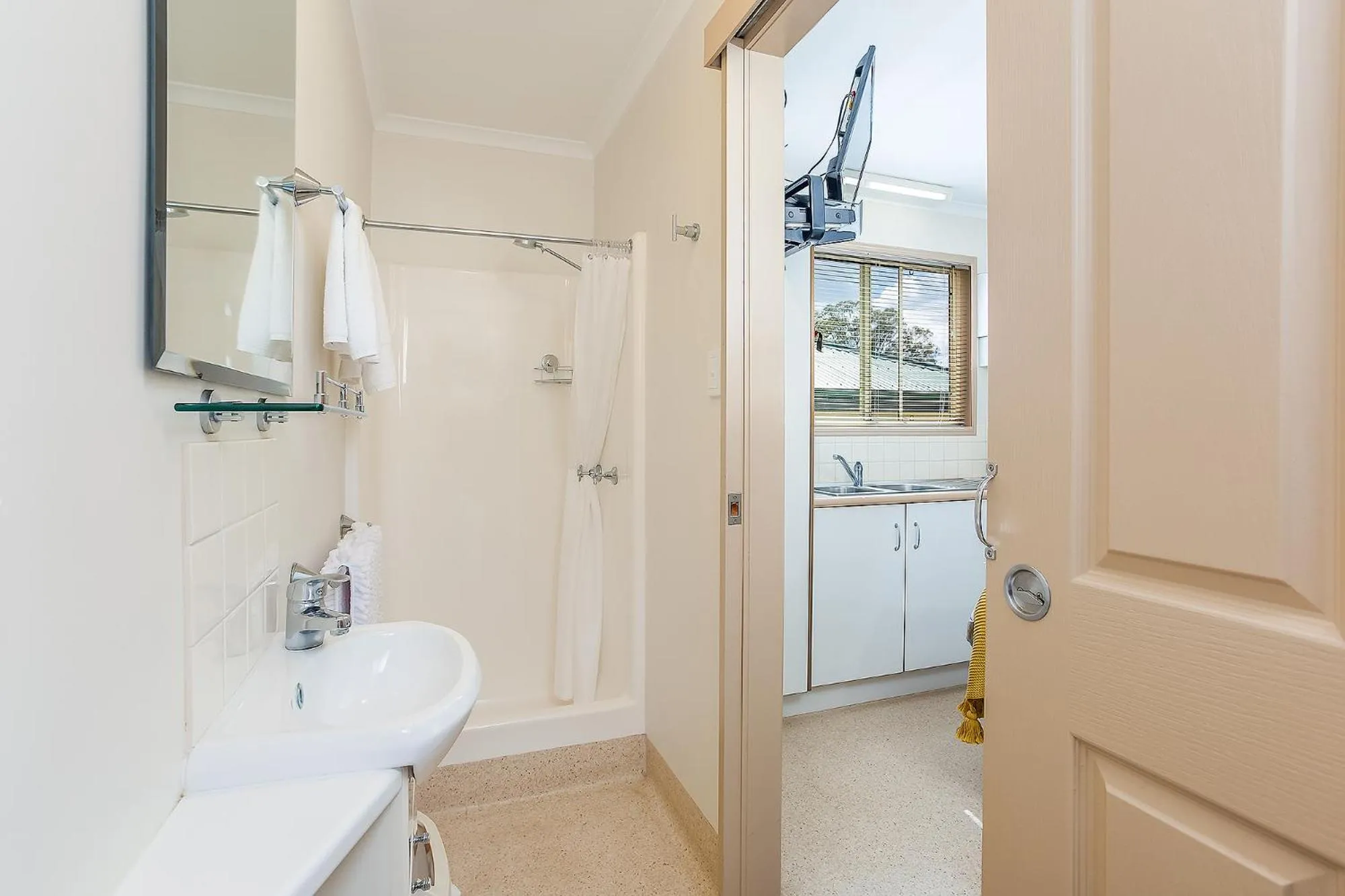 Bathroom in Tiaro Tourist Stopover