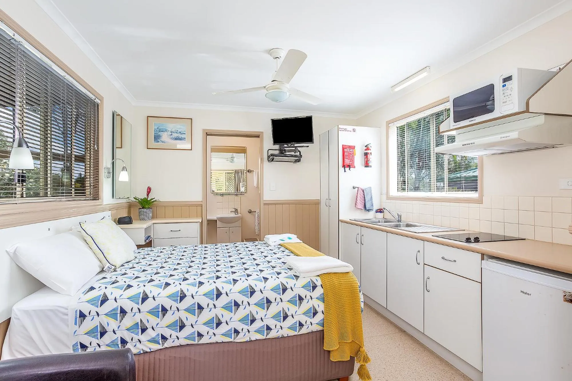 Photo of the whole room in Tiaro Tourist Stopover