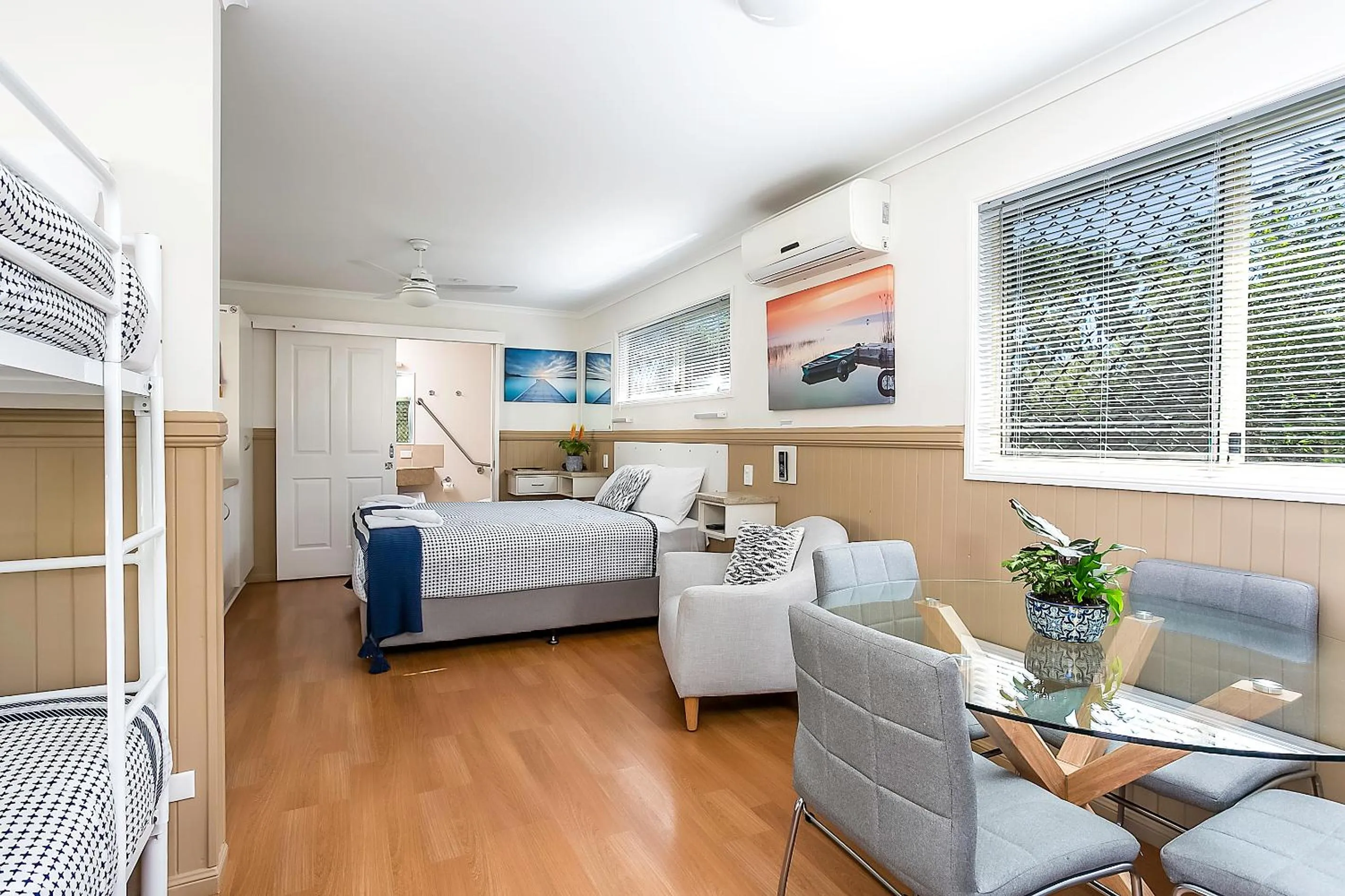 Photo of the whole room, Bed in Tiaro Tourist Stopover