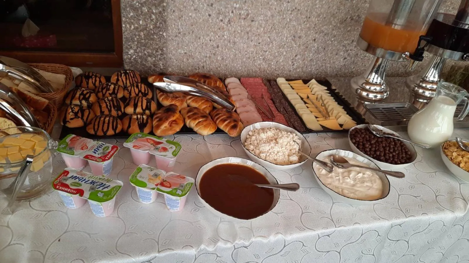 Breakfast in Alaska Resort