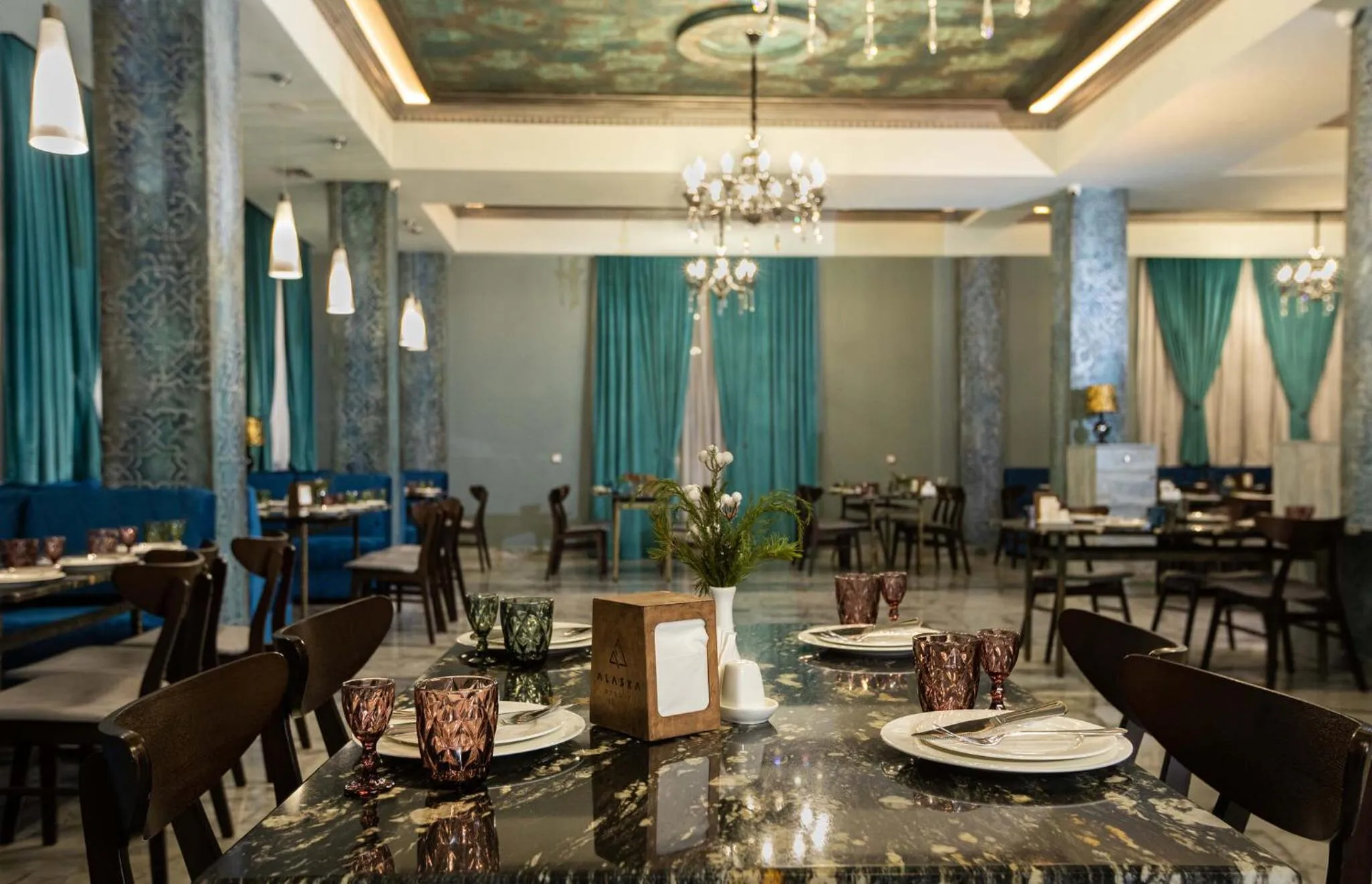 Restaurant/places to eat in Alaska Resort