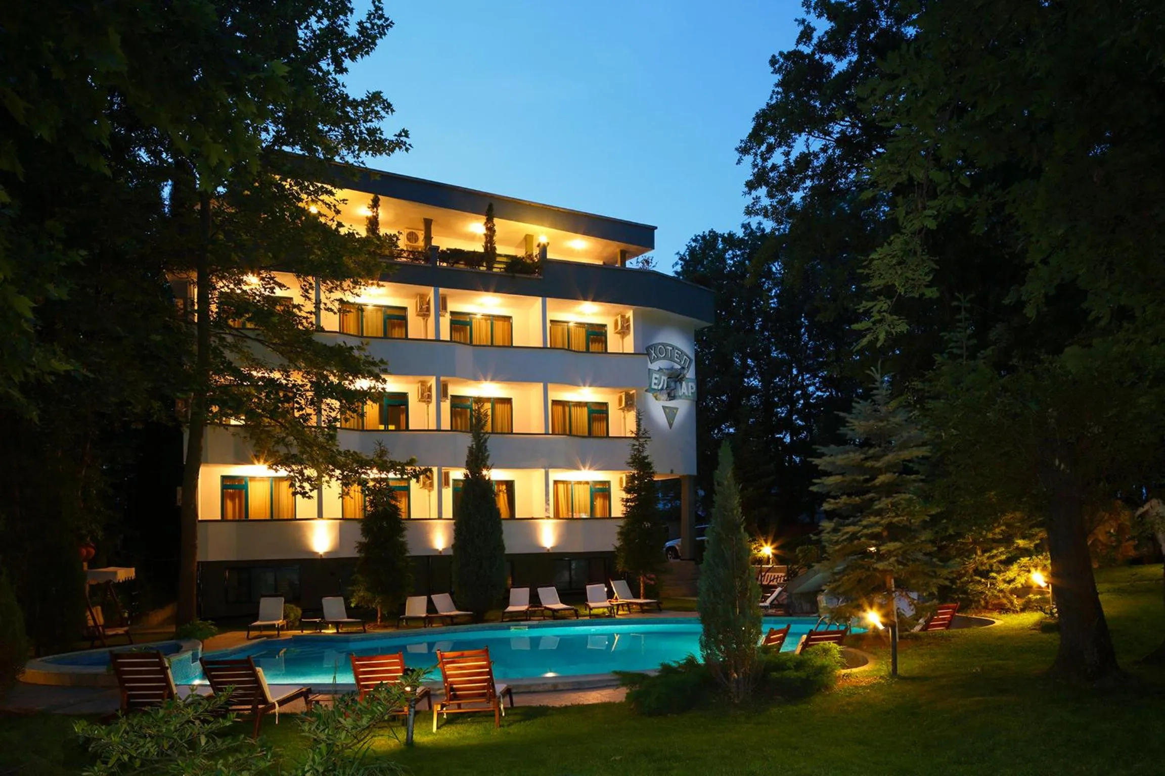 Facade/entrance in Elmar Hotel