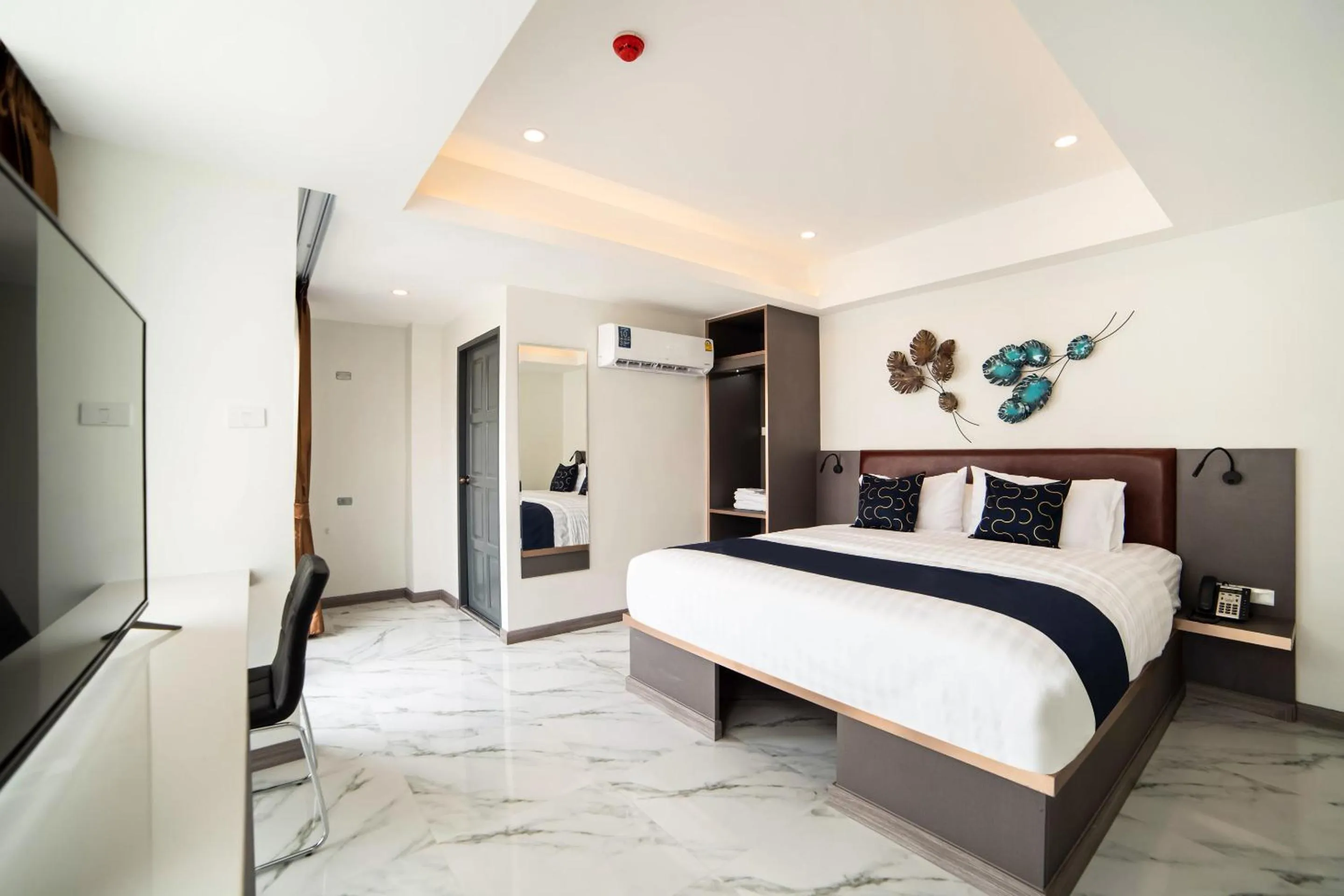 Bed in RoomQuest Sukhumvit36 BTS Thonglor