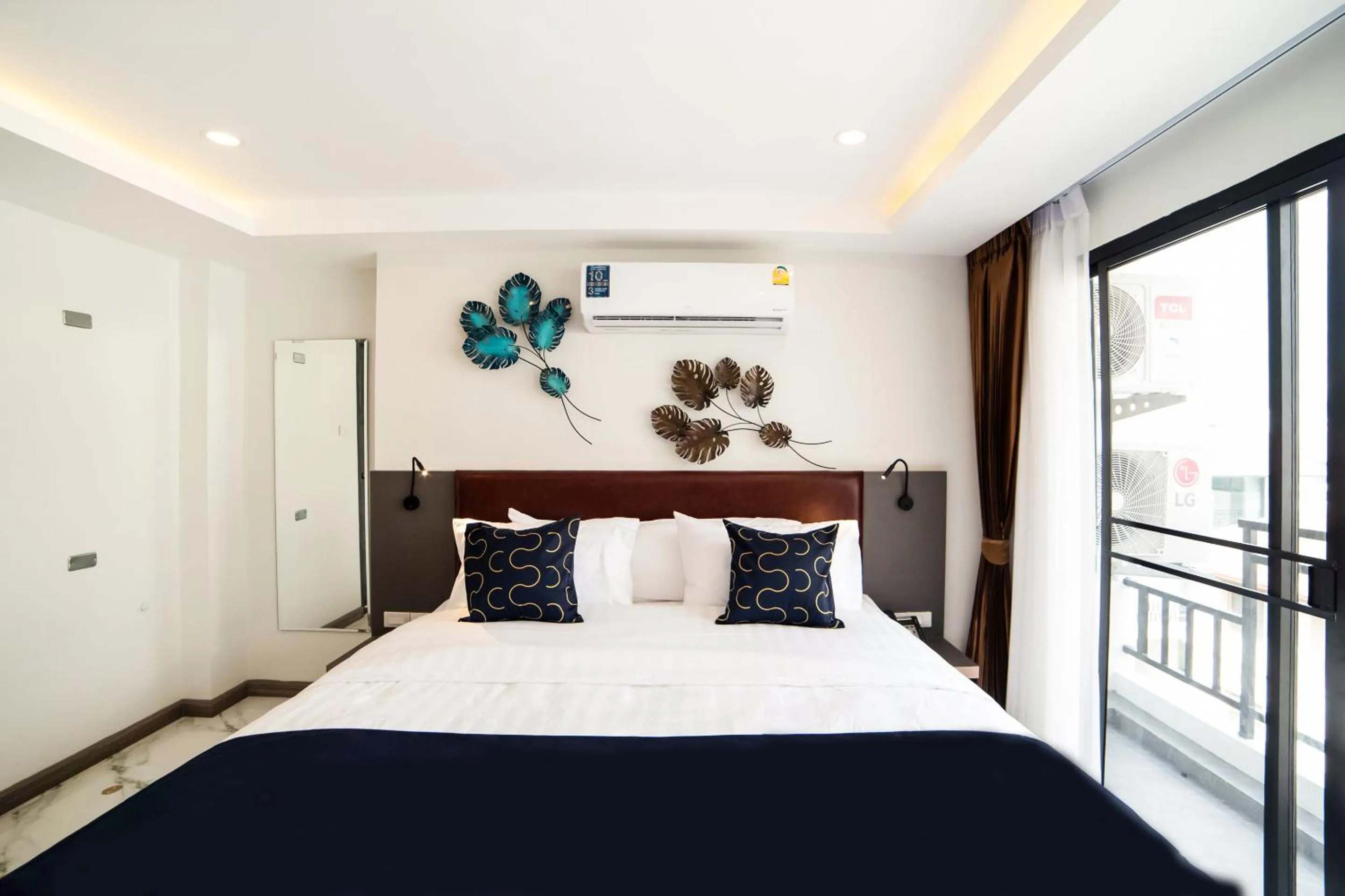 Bed in RoomQuest Sukhumvit36 BTS Thonglor