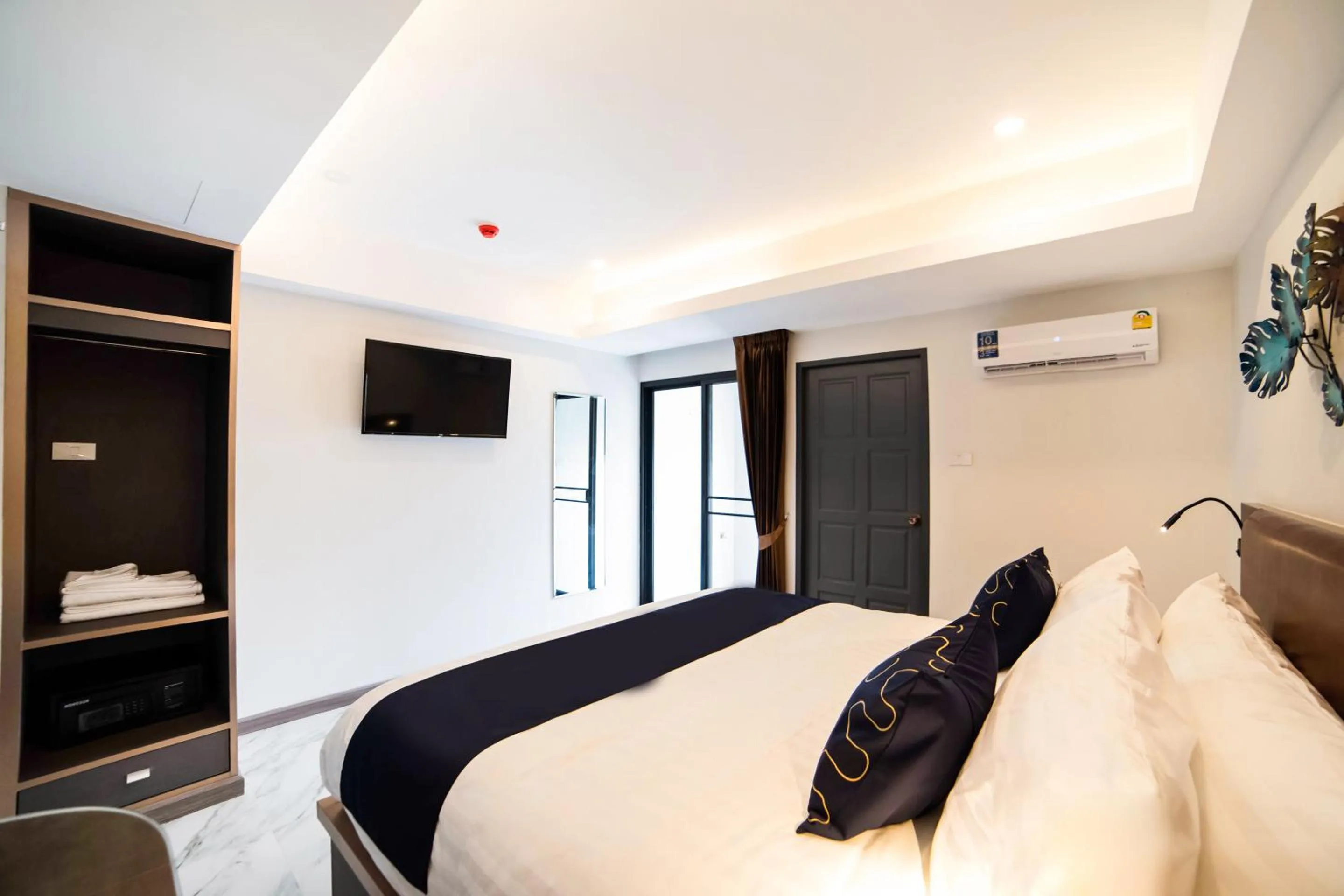 Bed in RoomQuest Sukhumvit36 BTS Thonglor
