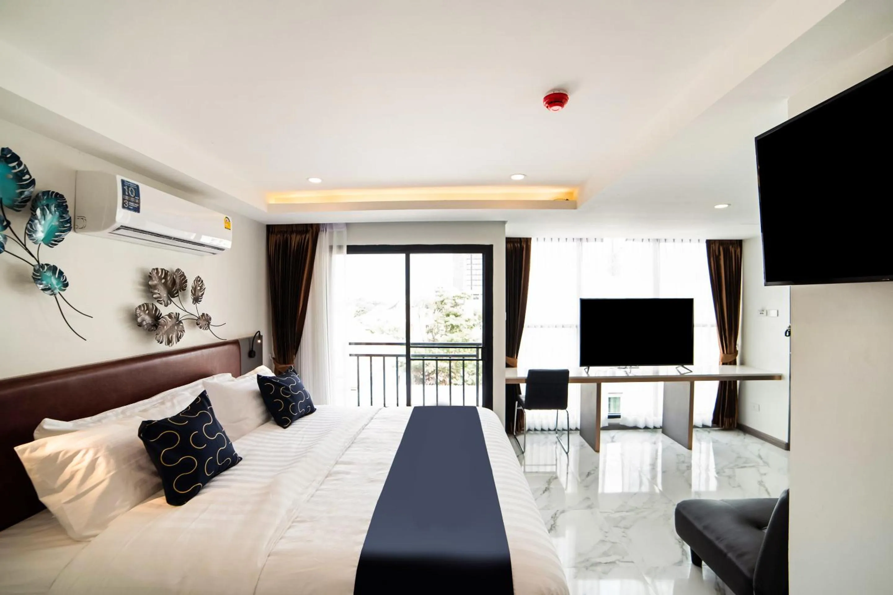 Bed in RoomQuest Sukhumvit36 BTS Thonglor