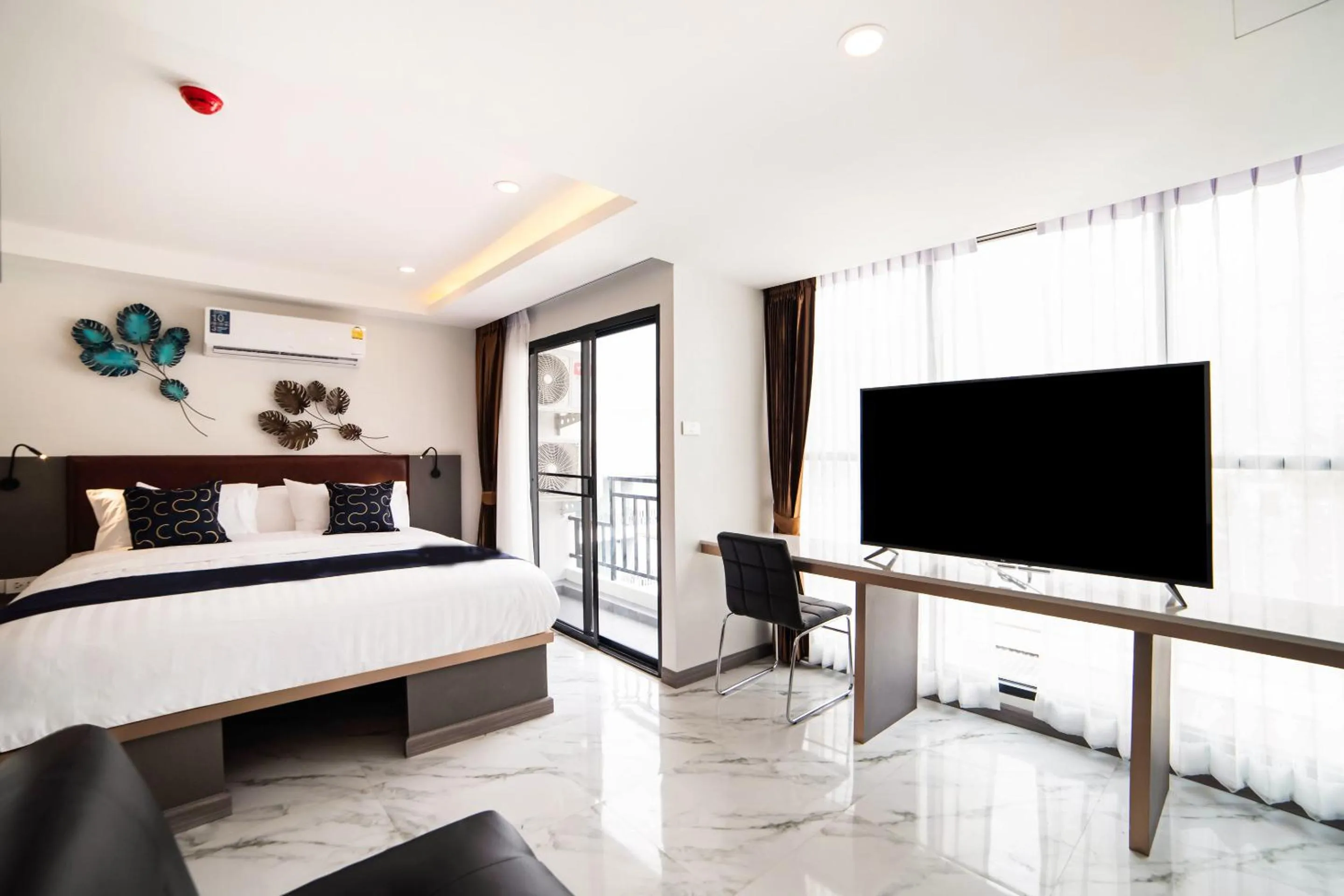 Bed in RoomQuest Sukhumvit36 BTS Thonglor