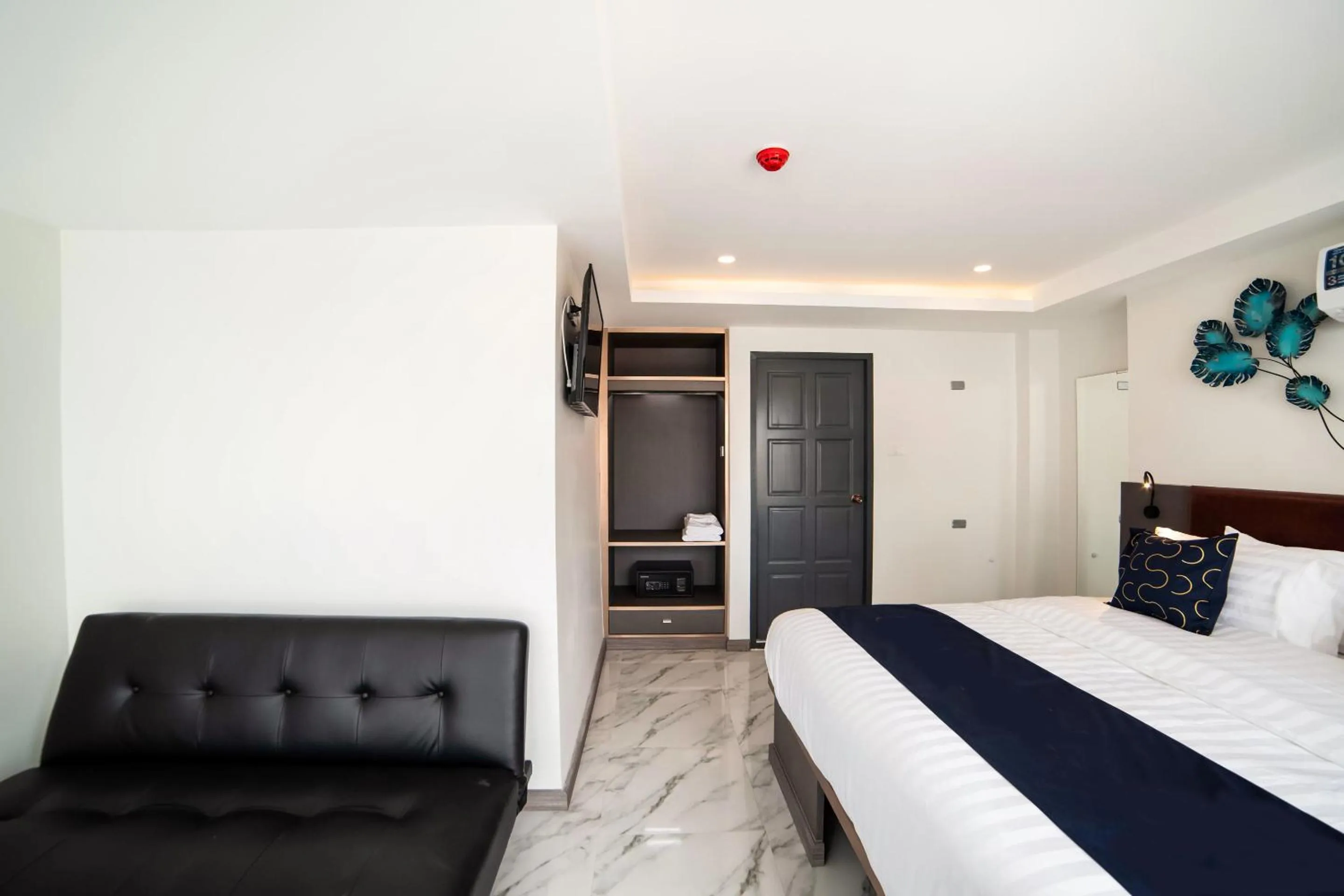 Bed in RoomQuest Sukhumvit36 BTS Thonglor