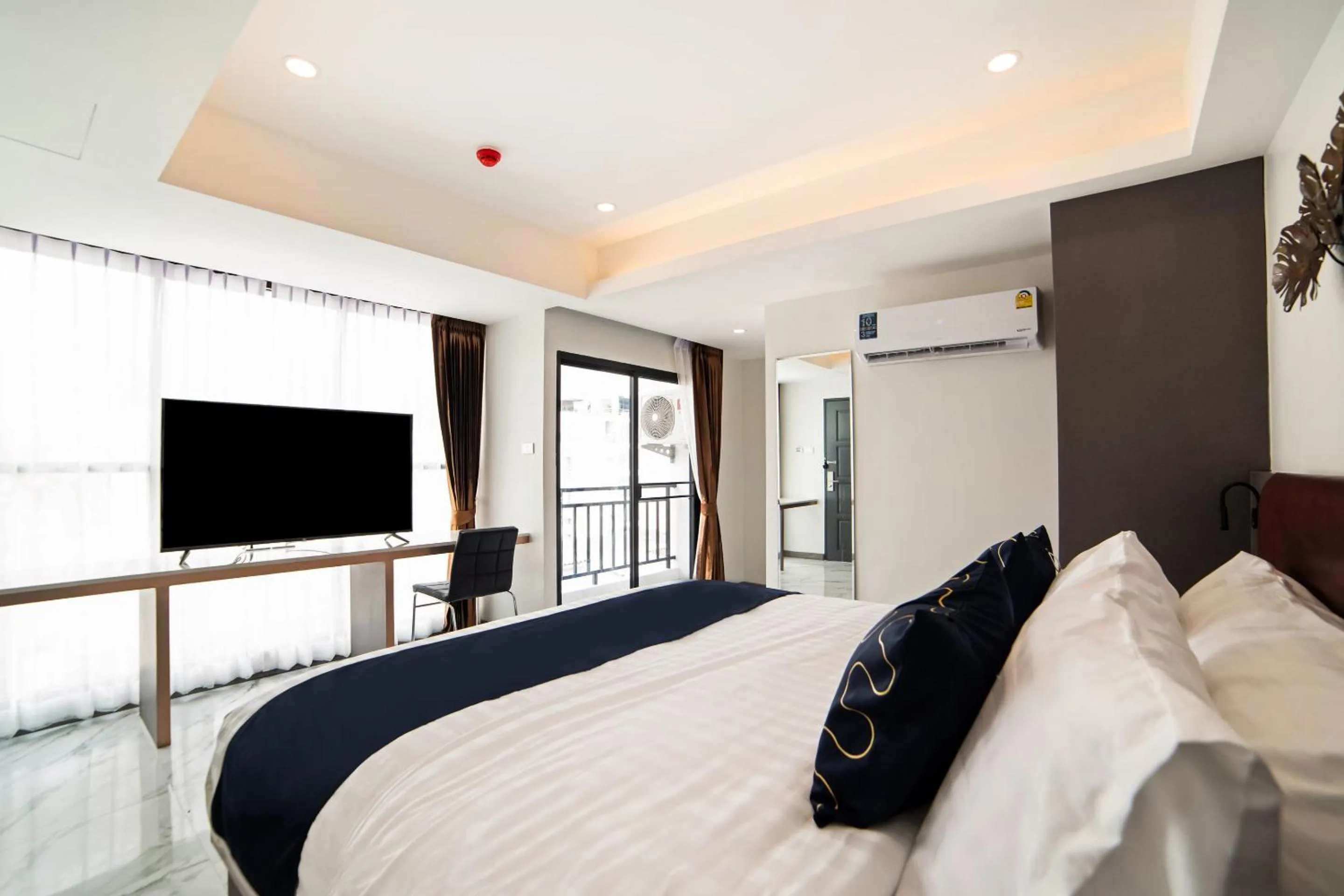 Bed in RoomQuest Sukhumvit36 BTS Thonglor
