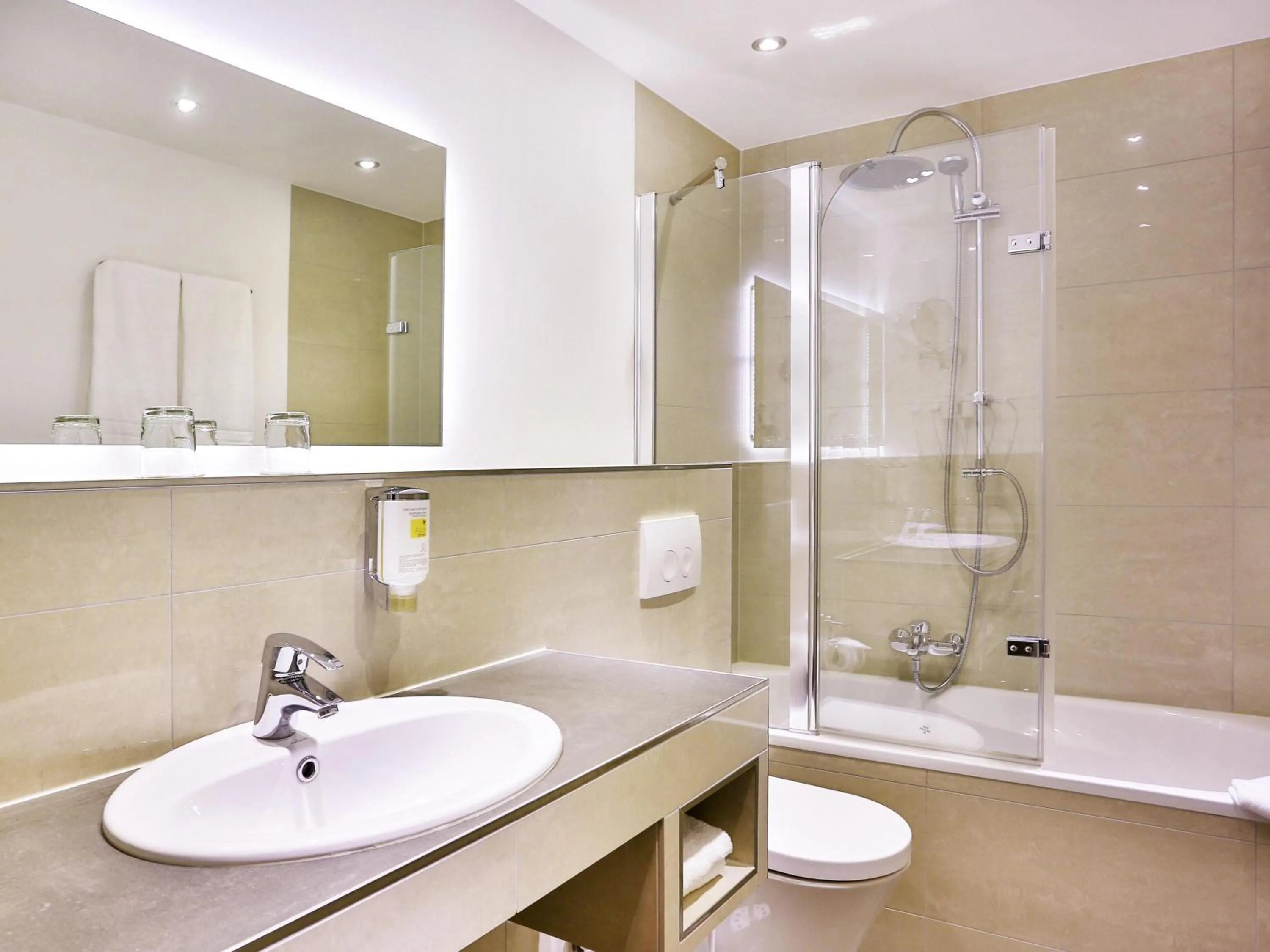 Bedroom in Mercure Mainz City Center