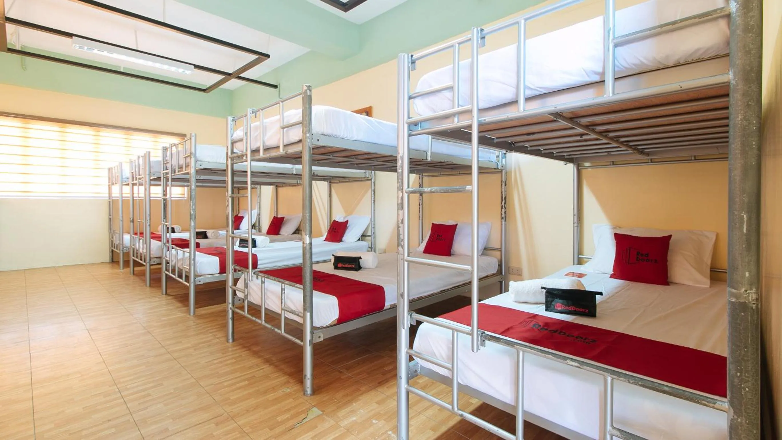 Bed in RedDoorz @ Arimbay Legazpi City